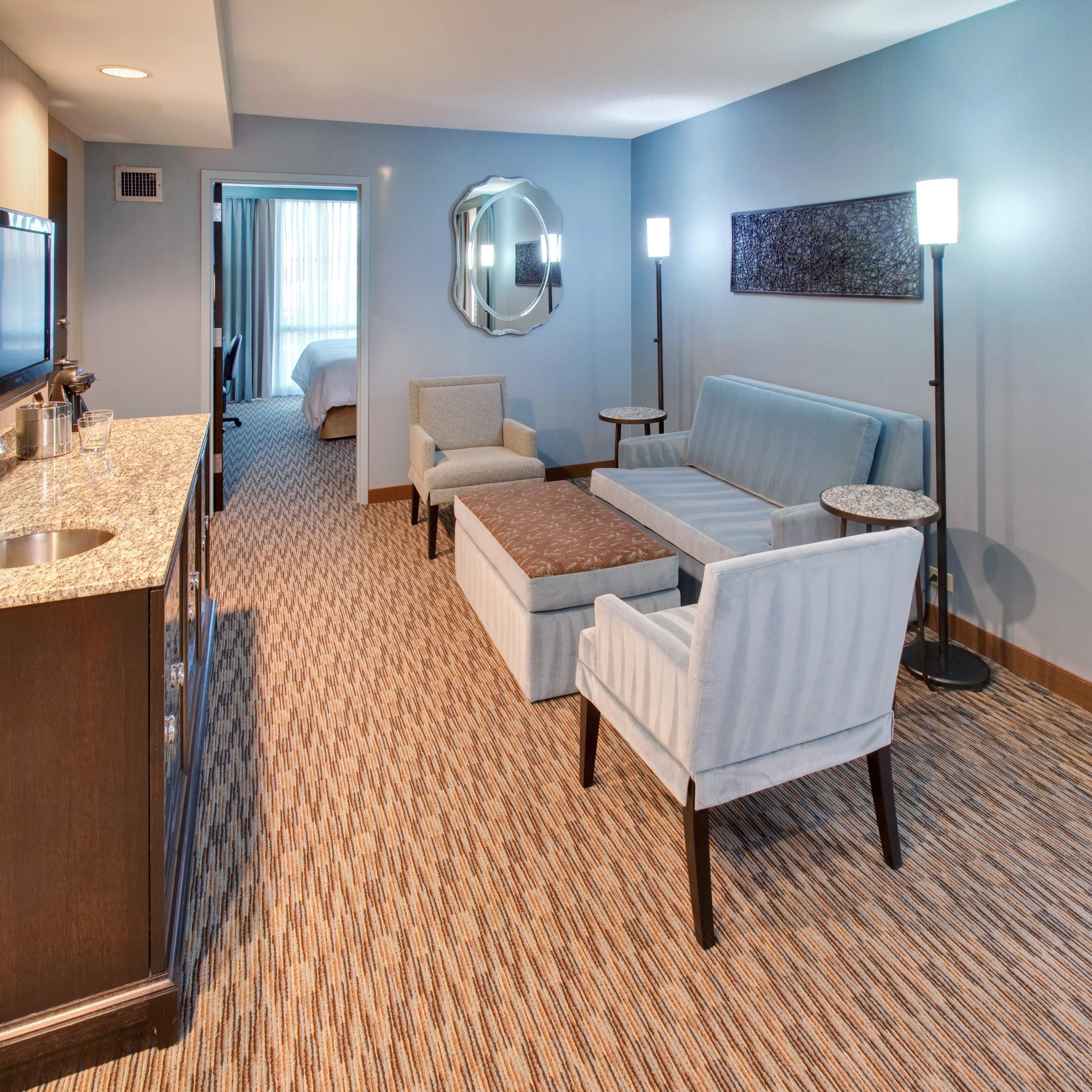 Crowne Plaza Lombard-Downers Grove CEO Corner Suite