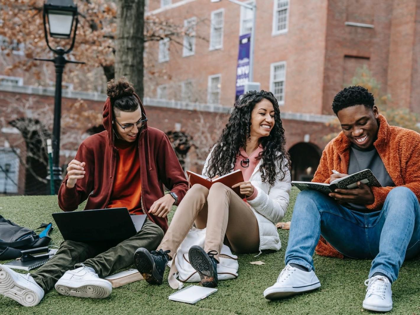 Our central location is just a stone’s throw from the acclaimed University of Maryland and its Xfinity Center and SECU Stadium. That means we’re the perfect Maryland hotel for those attending graduations, sporting events, or business meetings.