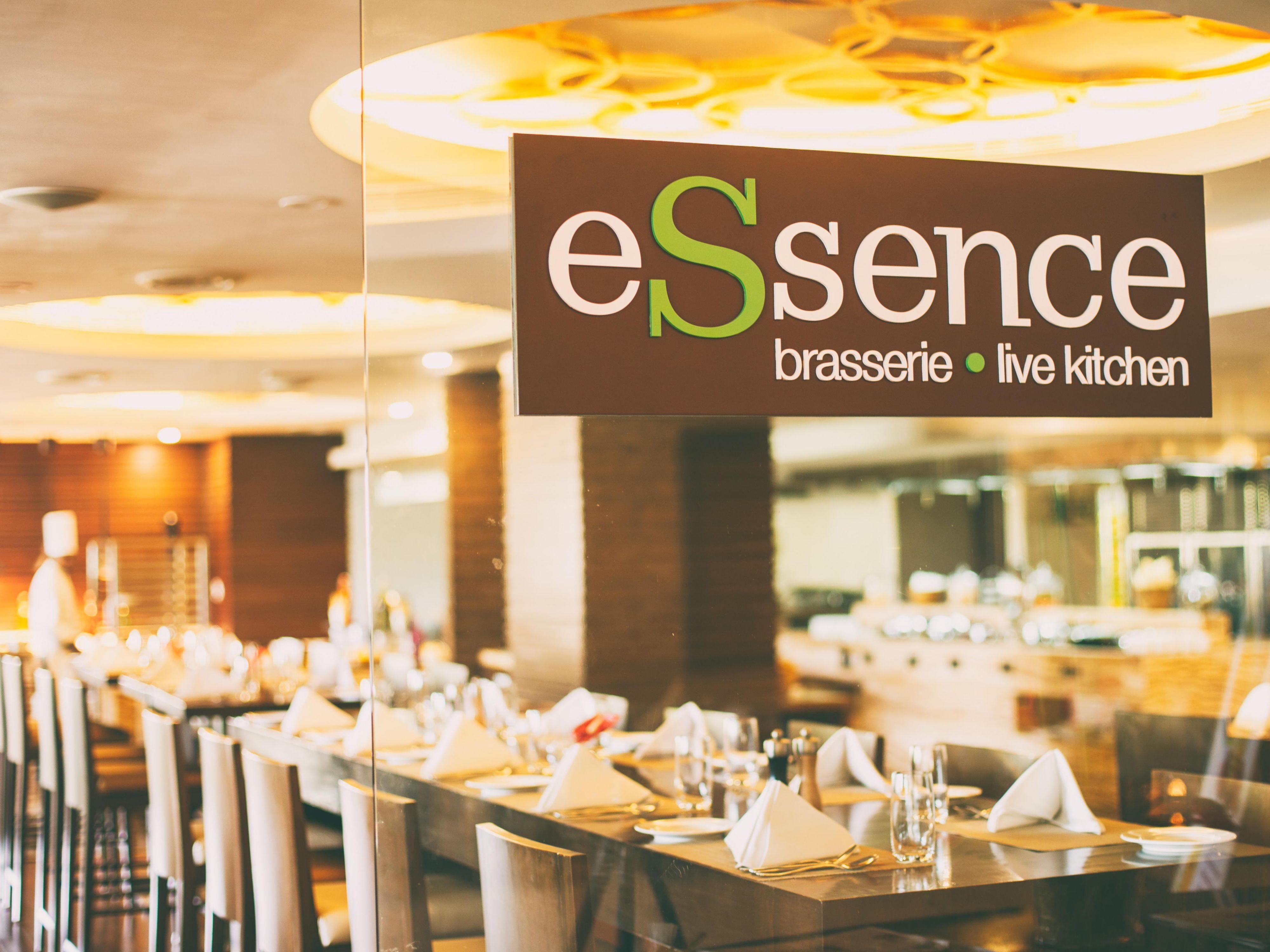 An all-day dining restaurant with a brasserie & live kitchen, serving extensive breakfast, lunch & dinner buffets plus an A la carte menu. Our weekend brunch is the city's best. Unique to Ahmedabad, Essence offers a remarkable dining experience with separate vegetarian & non-vegetarian kitchens, ensuring a diverse and satisfying culinary journey.