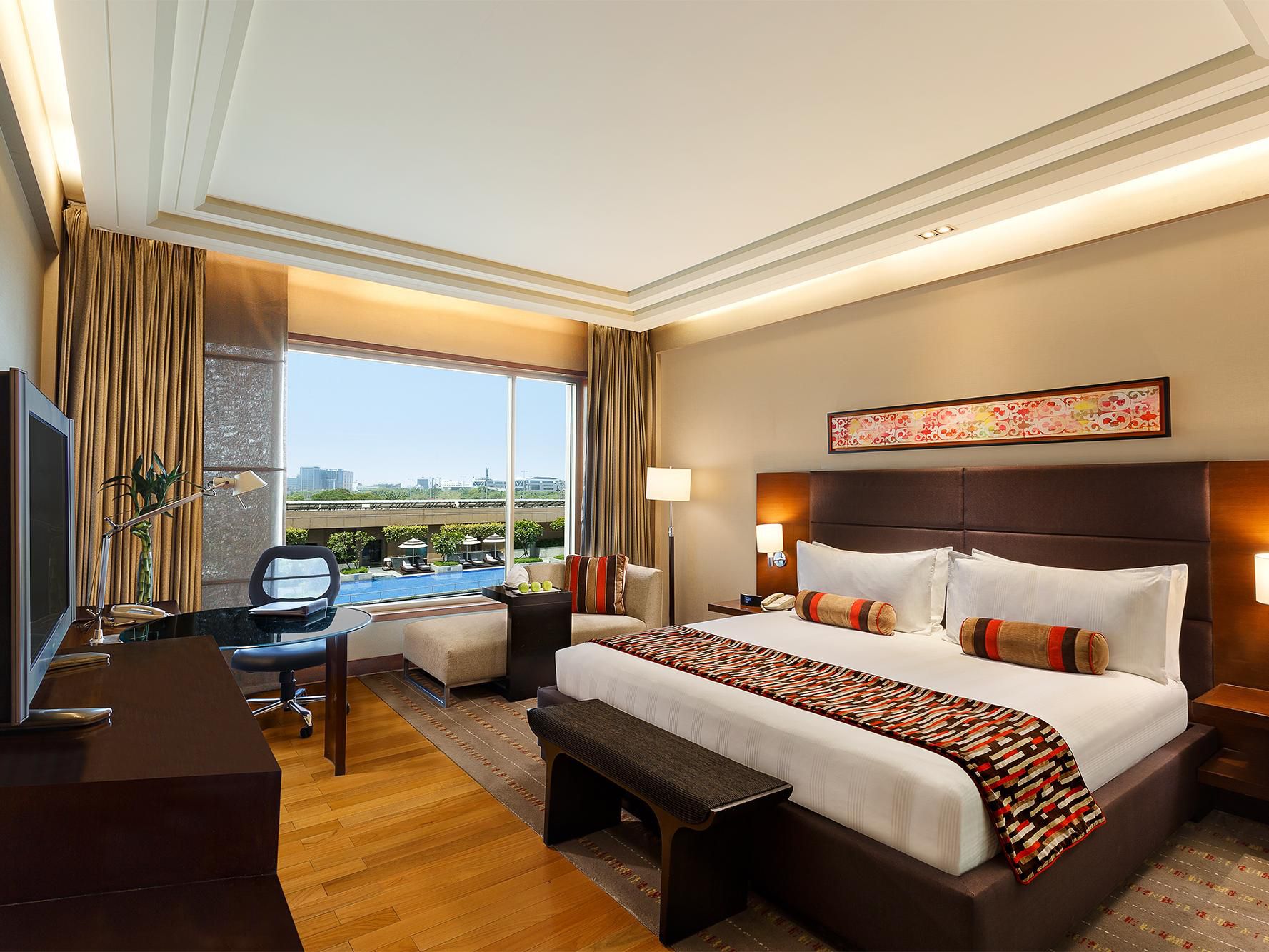 Deluxe Pool View King room