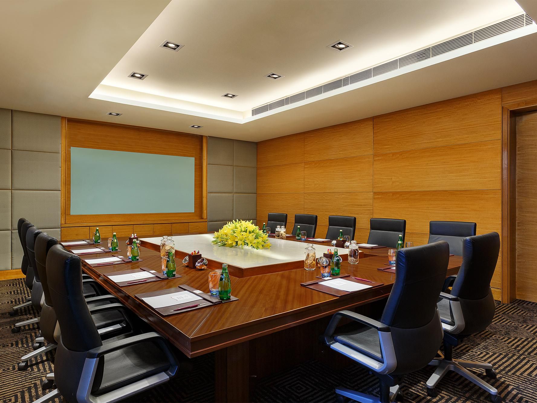 Crowne Plaza Today Gurugram provides you a perfect meeting space for all your professional solutions with the required audio-visuals, a soothing view with natural lighting and flexible sitting arrangements.