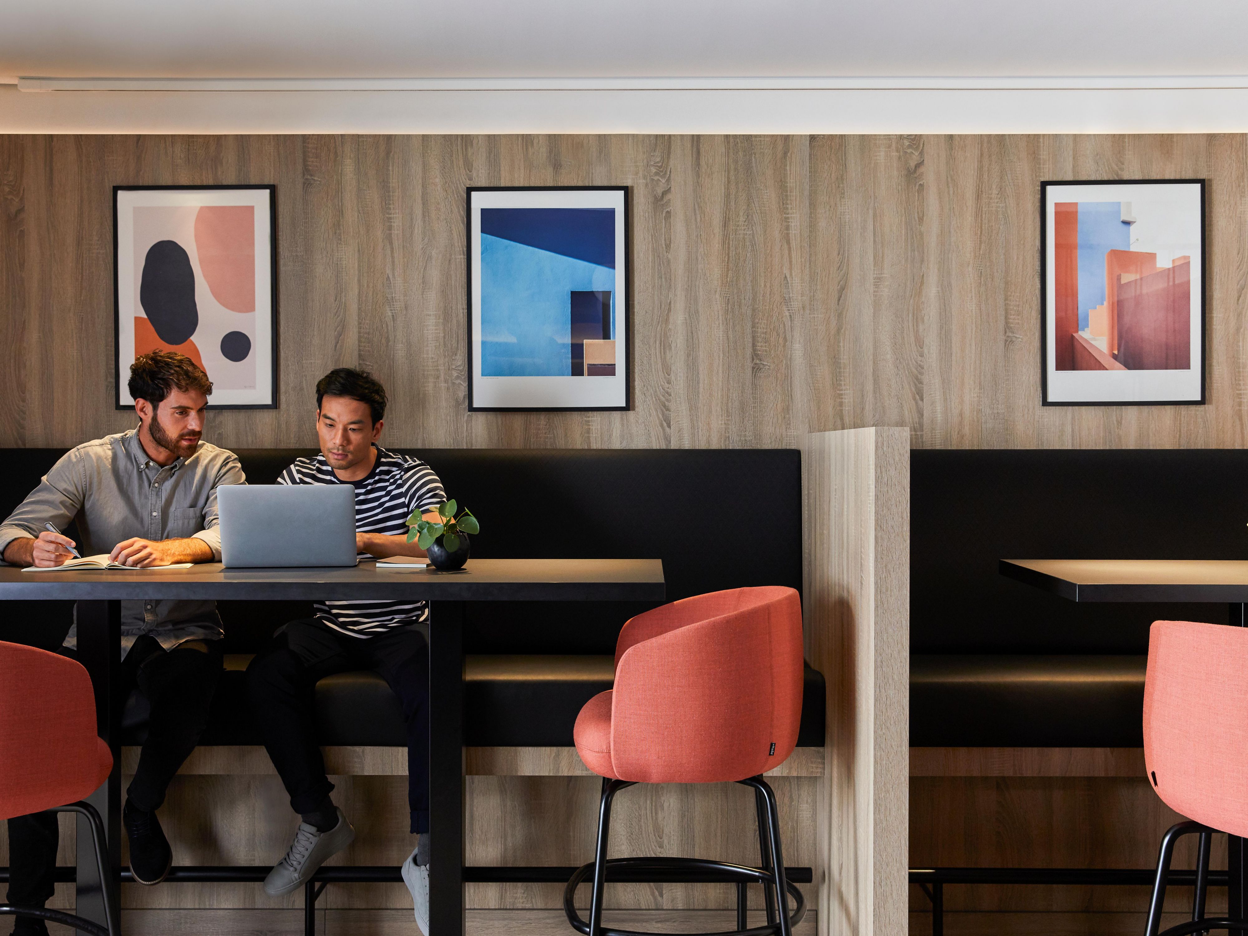 At Crowne Plaza® Hamburg – City Alster, we’ve redesigned our spaces to be more flexible and dynamic so you can easily switch from work time to downtime.