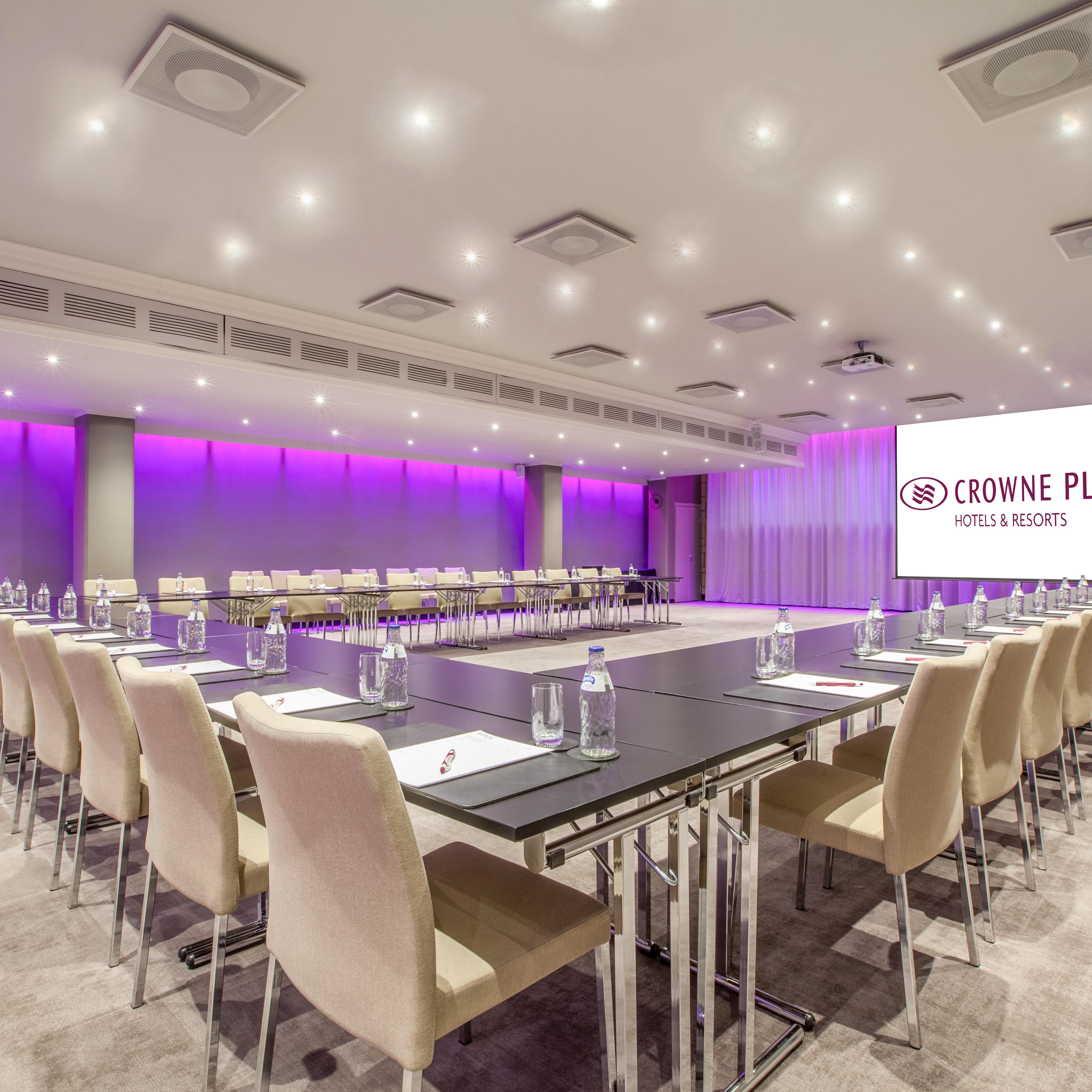 Play with inspiring colors at the meeting room Lumo