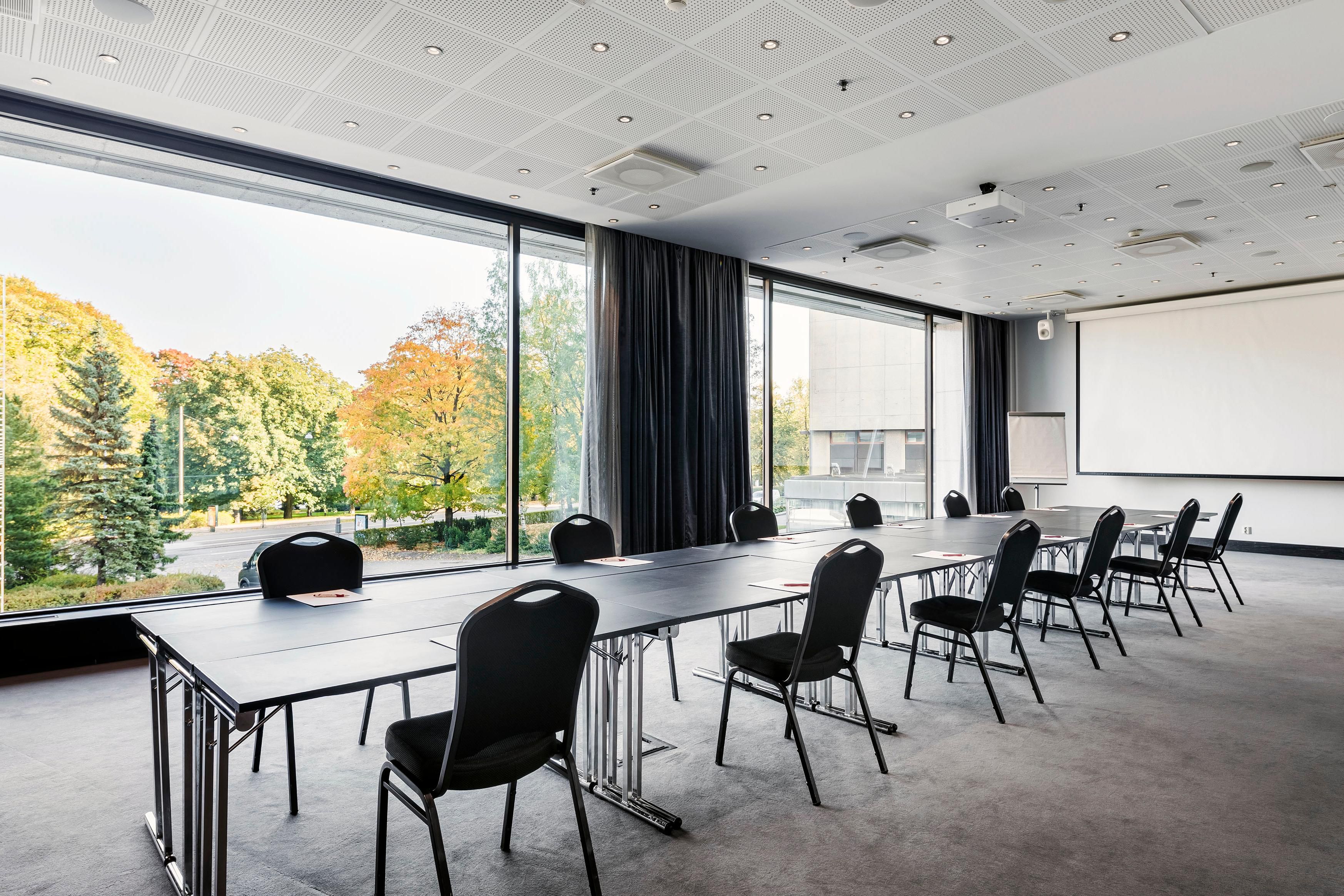 Humleberg meeting room | Sample set-up with social distancing.