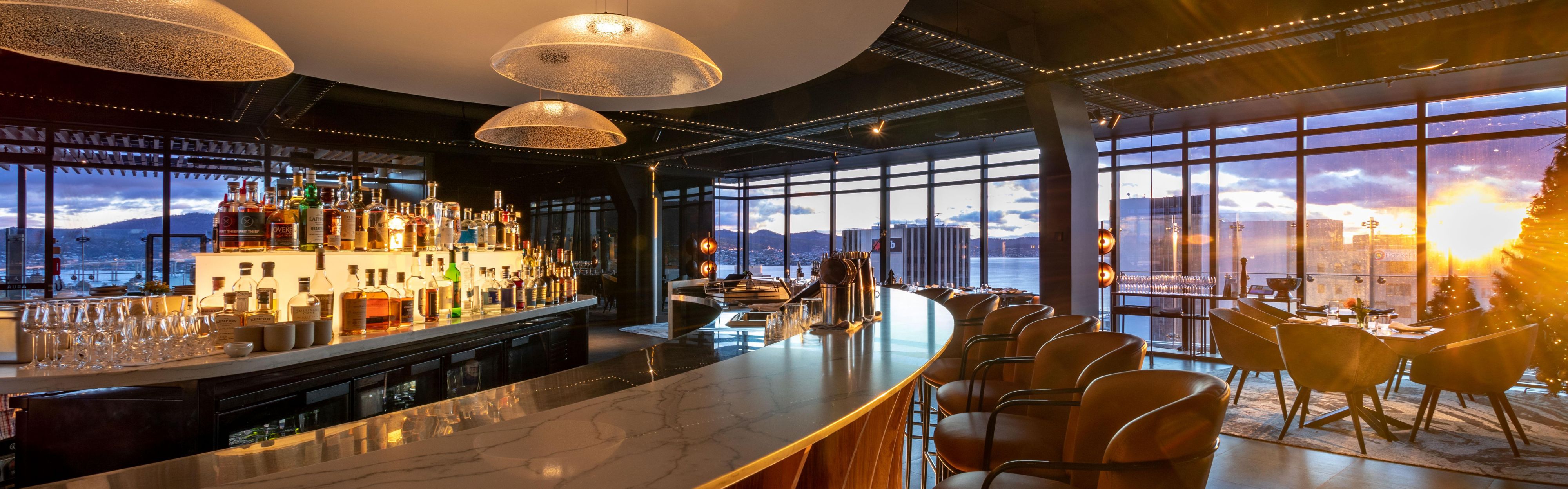 Club Lounge bar area