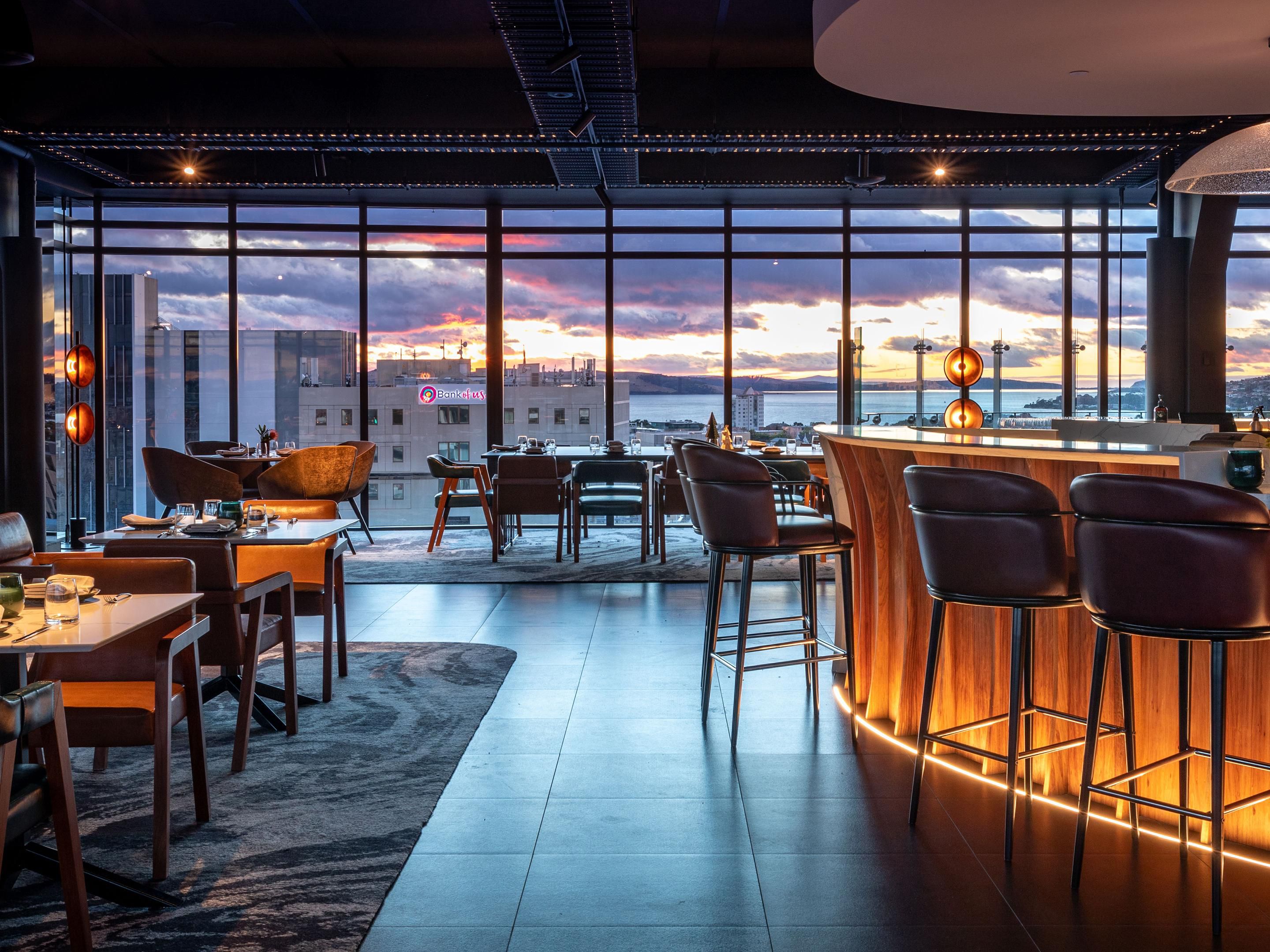 Located on level 12 with stunning panoramic views of the waterfront and Mount Wellington. Accessible when you book a room on one of our club floors on level 10 and 11. The perfect setting to work or unwind, Crowne Plaza club lounge offers complimentary canapes and drinks from 5-7pm, all day tea and coffee and 2 hour meeting room access.
