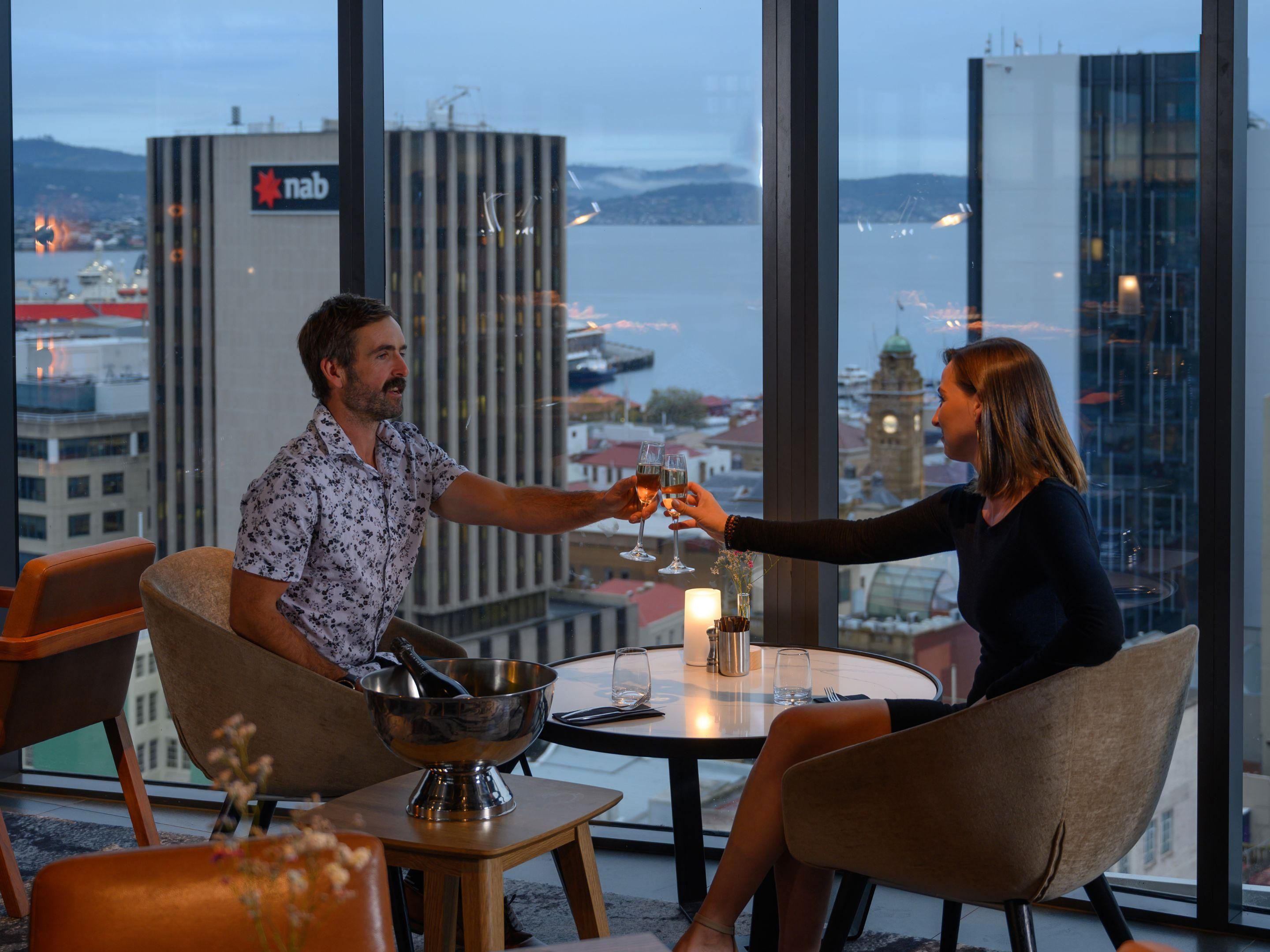 Elevate your stay to the next level at our Club Lounge on Level 12, featuring unparalleled views of Hobart. Enjoy exclusive benefits, including buffet breakfast, complimentary evening canapés and drinks from 5-7 pm, all-day tea and coffee, and 2-hour meeting room access. The perfect setting to either work or unwind.