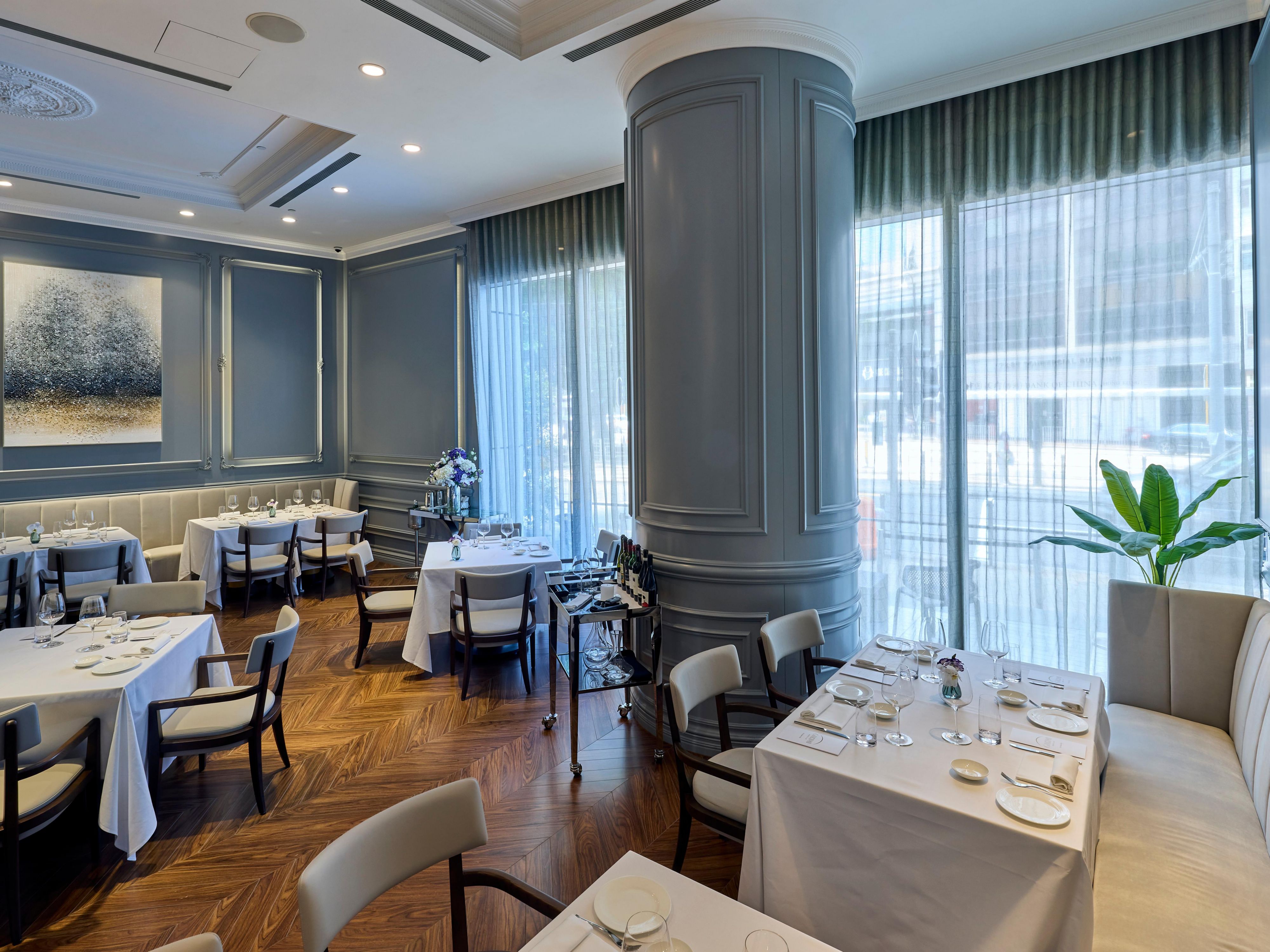Founded by the Michelin chef in town, delivering unique, sophistical and contemporary culinary delights. GIACOMO invites connoisseurs to embark on an exquisite gastronomic journey inspired by the light and refreshing flavors of Southern Italy.