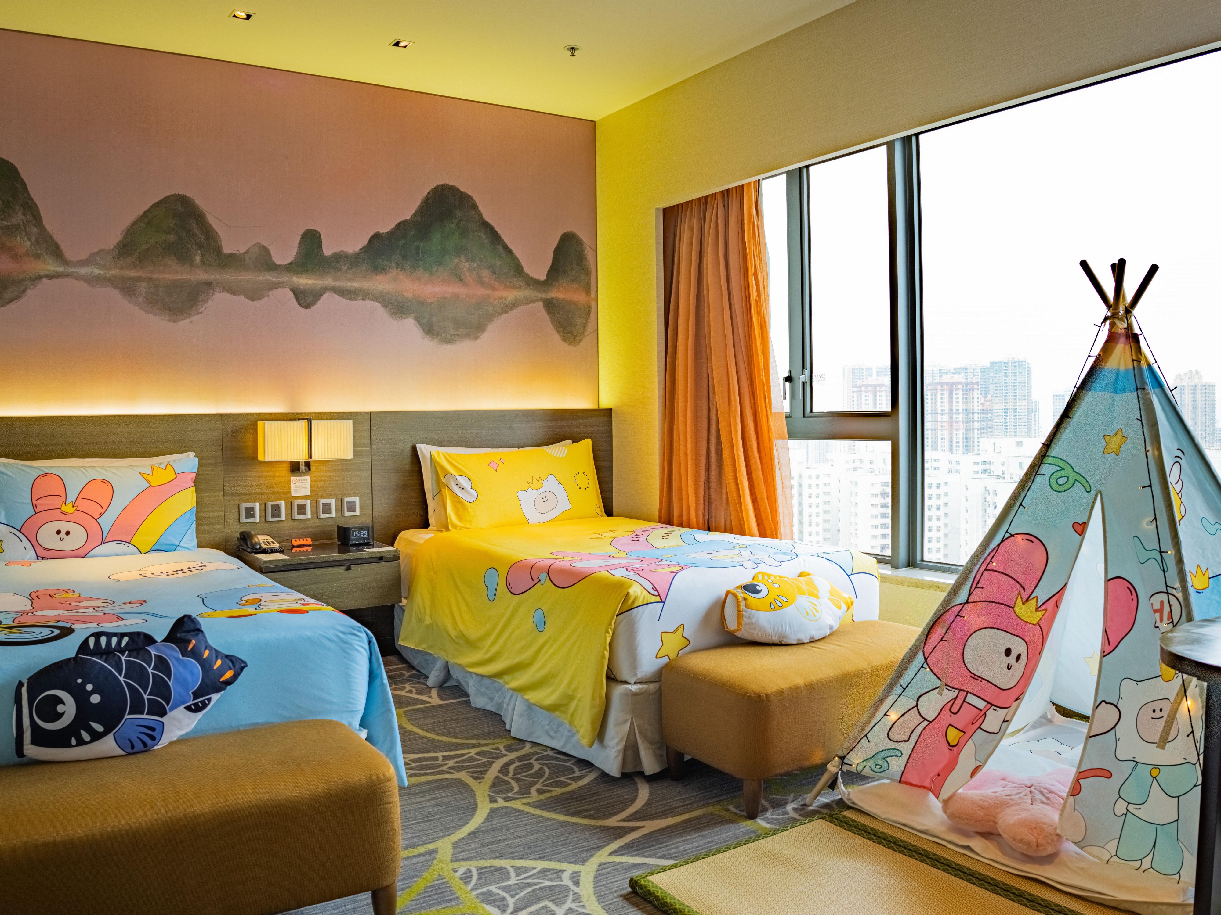 Experience the joy of meeting our Crowne Plaza mascots, the Crowne Family, in our specially designed Crowne Family Theme Room. With the magical blessings from the Crowne Family members, we guarantee you and your family will have a memorable stay and delightful dreams with us.