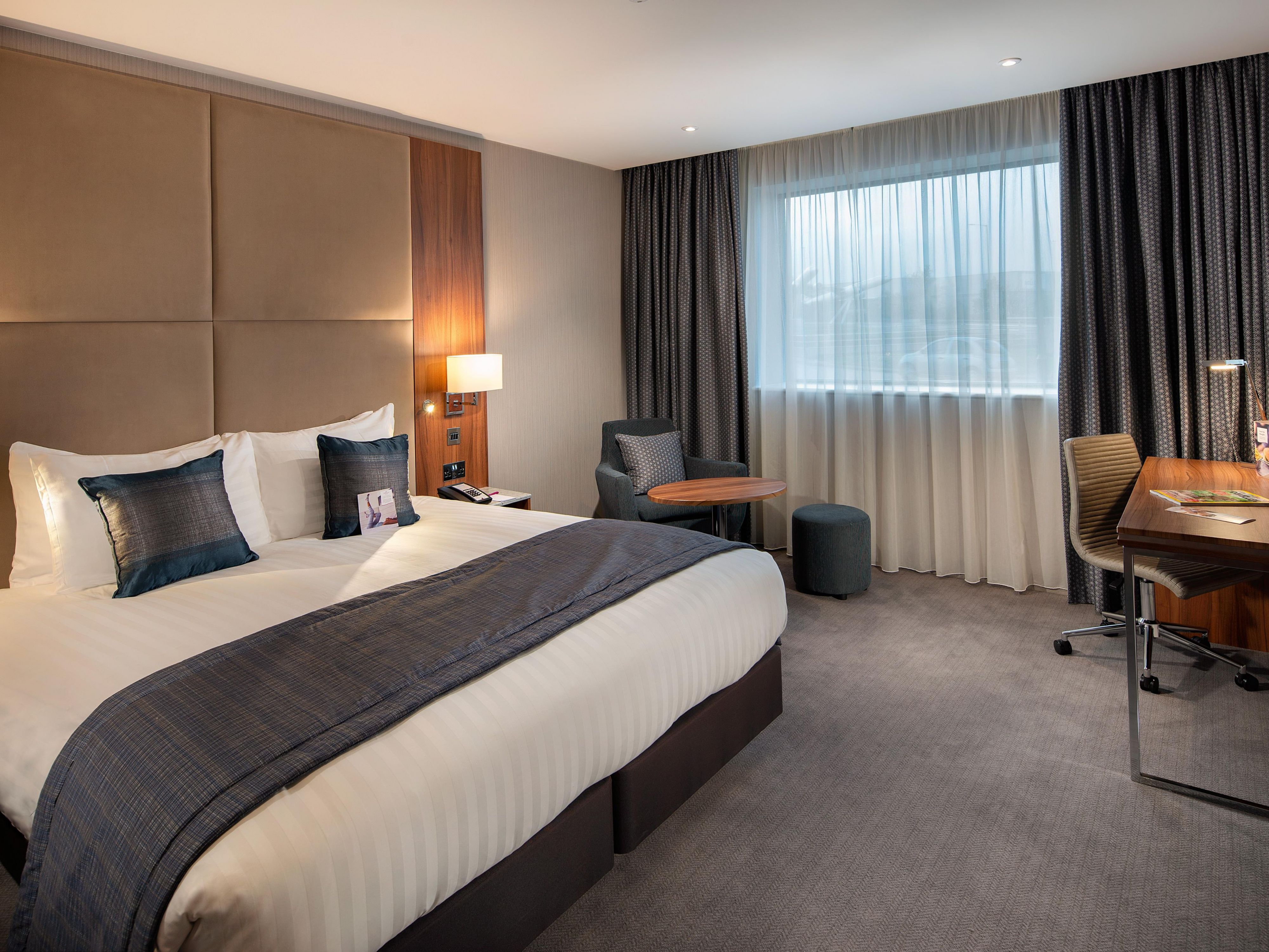 Heathrow Airport Hotels - Terminal 4 | Crowne Plaza London Heathrow T4