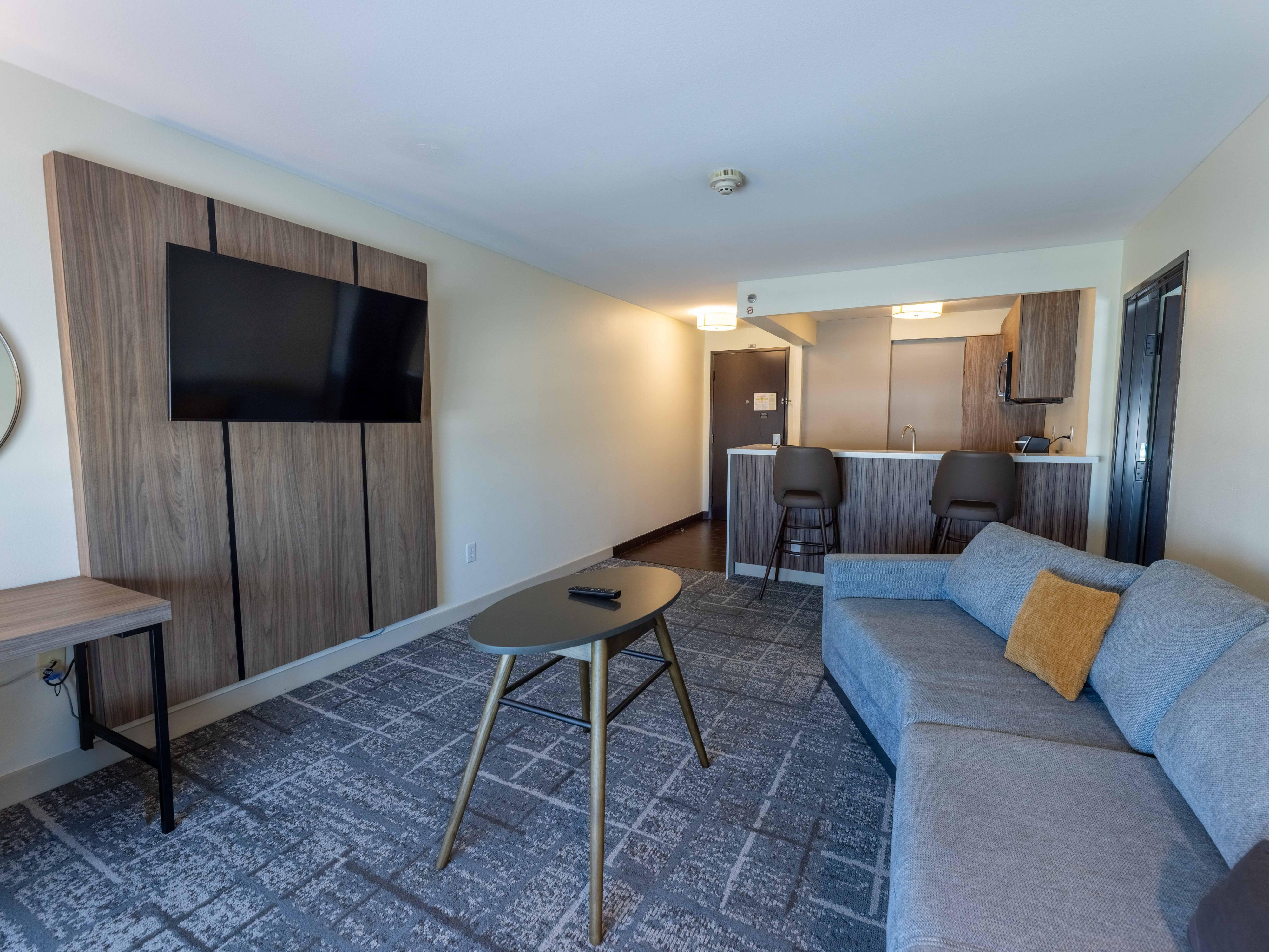 Spacious Double Queen Suite Living Area 
