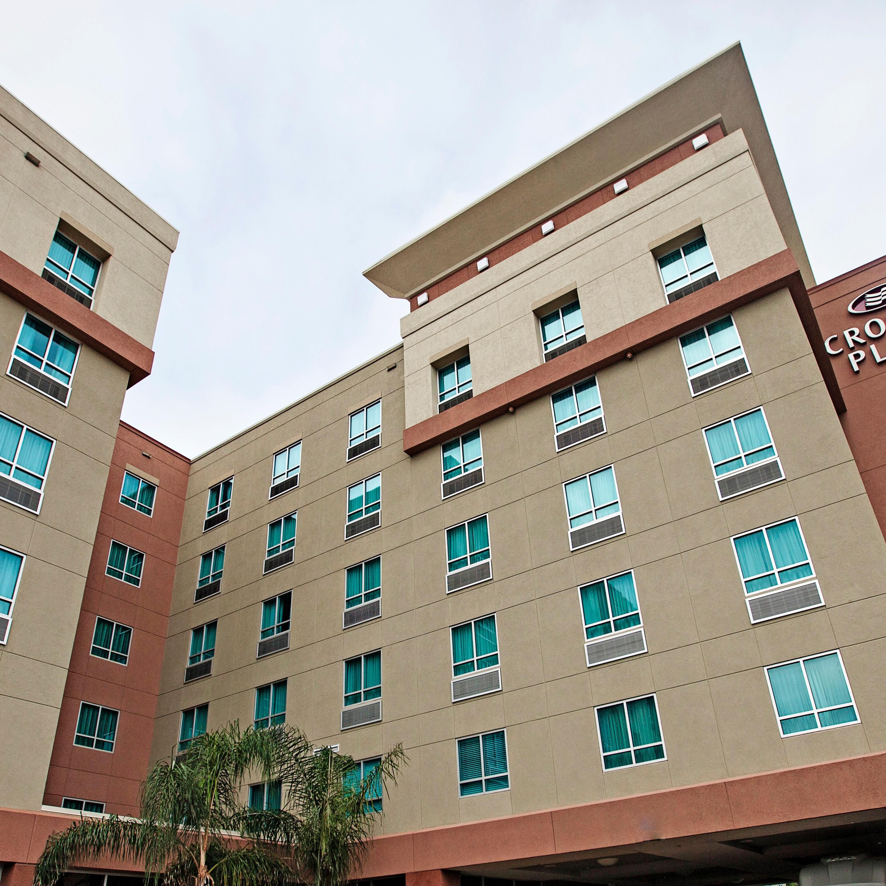 Stay at the Crowne Plaza Houston Hotel near the Galleria