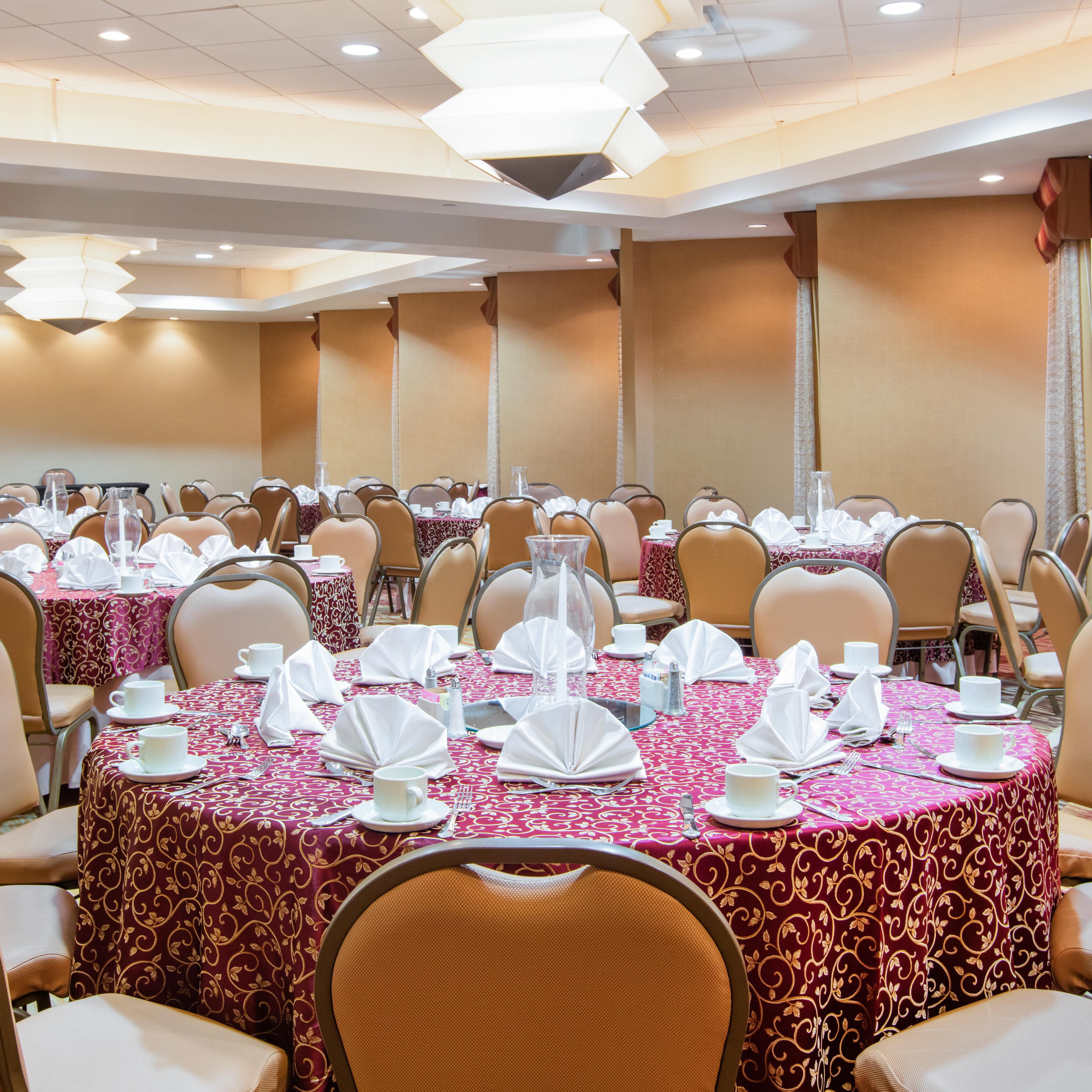 Enjoy a banquet in Churchill Ballroom for your corporate event.