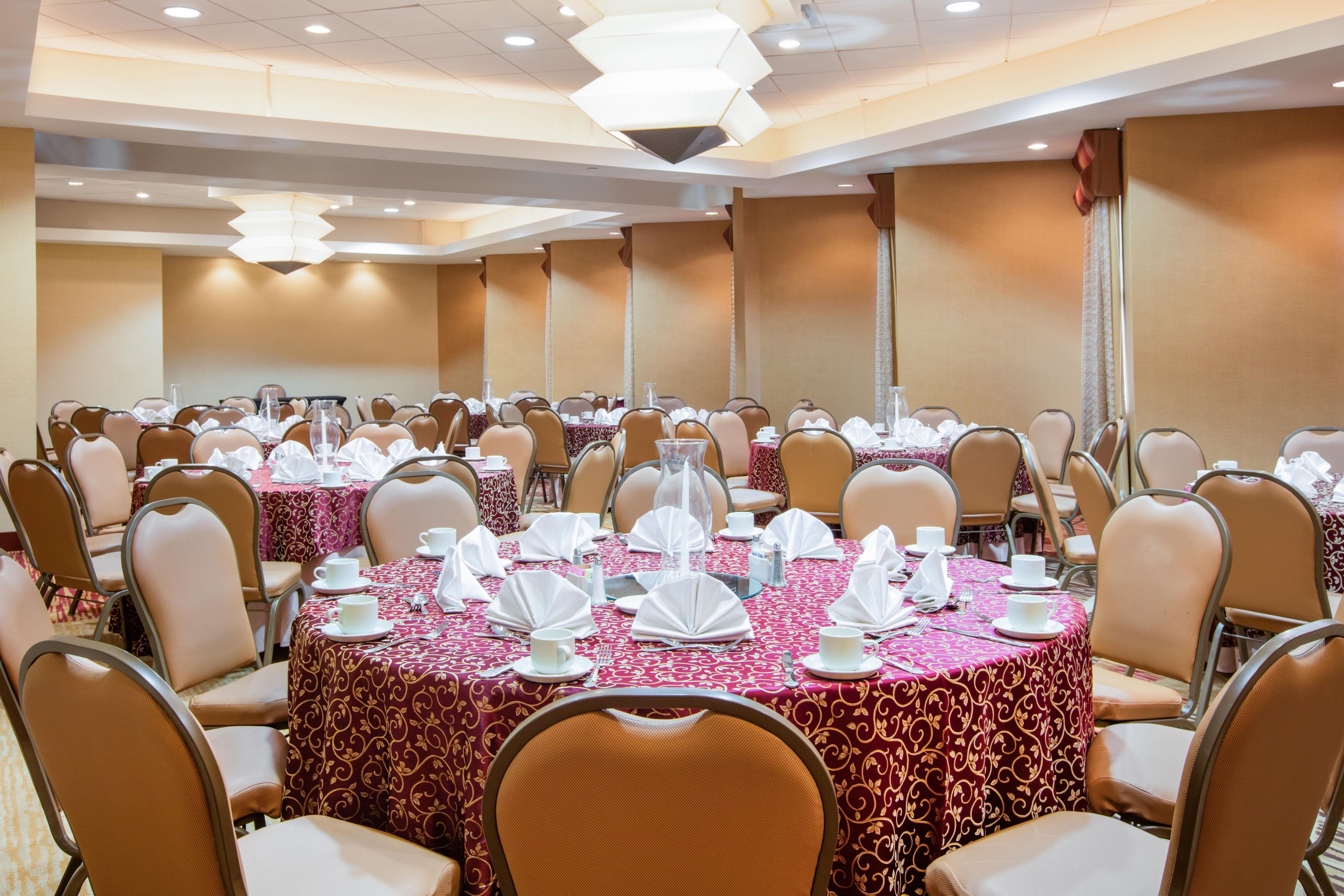 Enjoy a banquet in Churchill Ballroom for your corporate event.