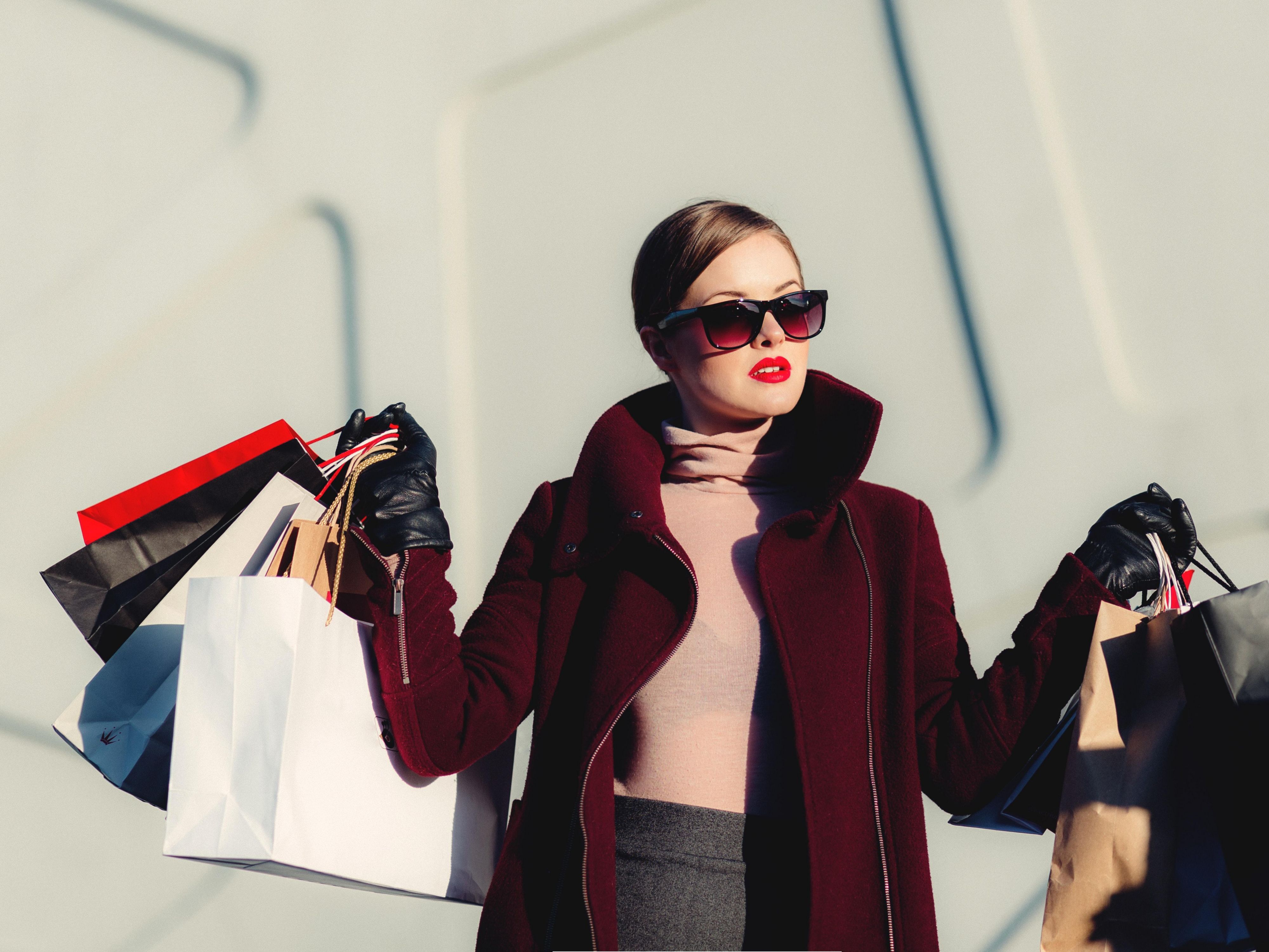 lady holding shopping bags