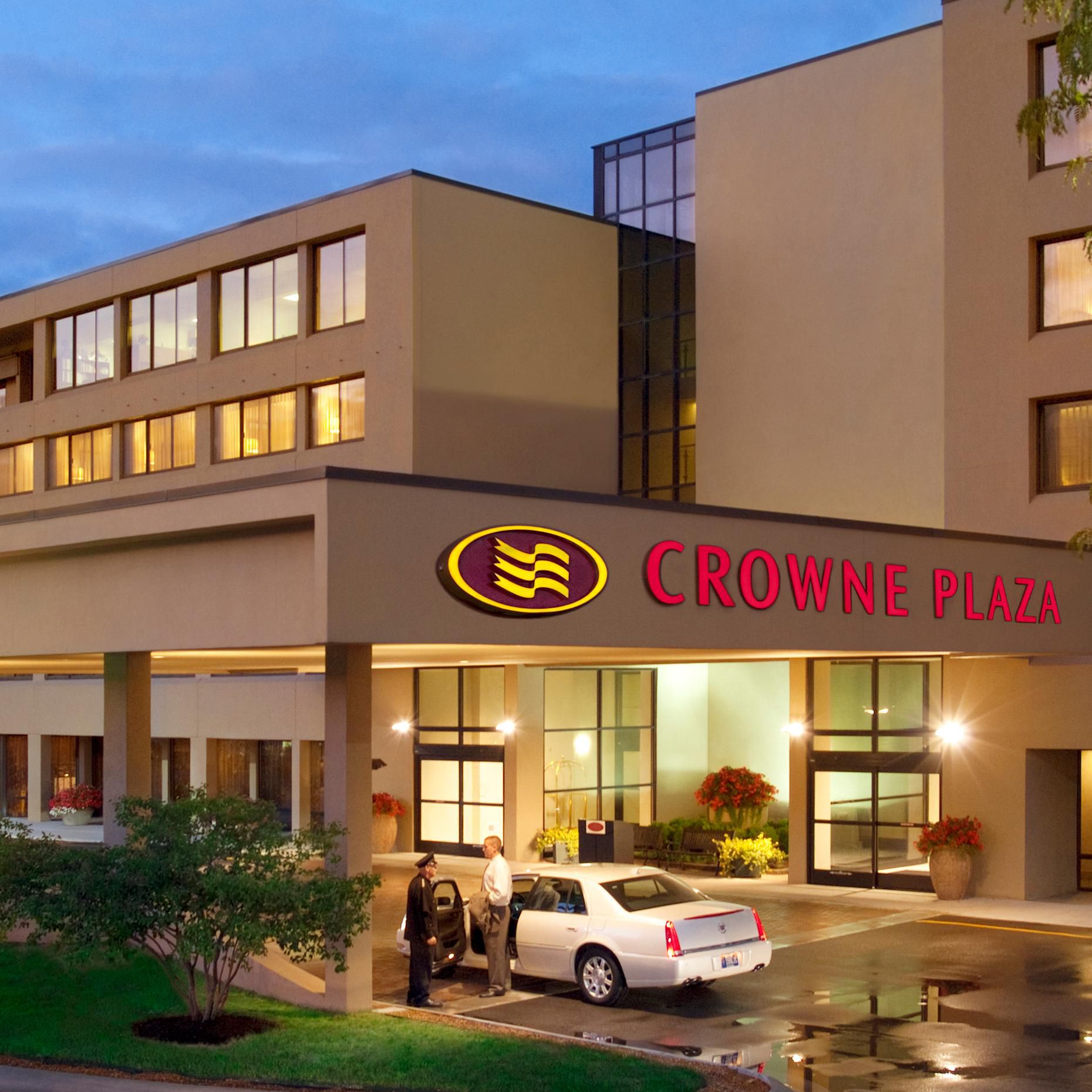 Best hotel to stay few minutes away from the Indianapolis Airport.