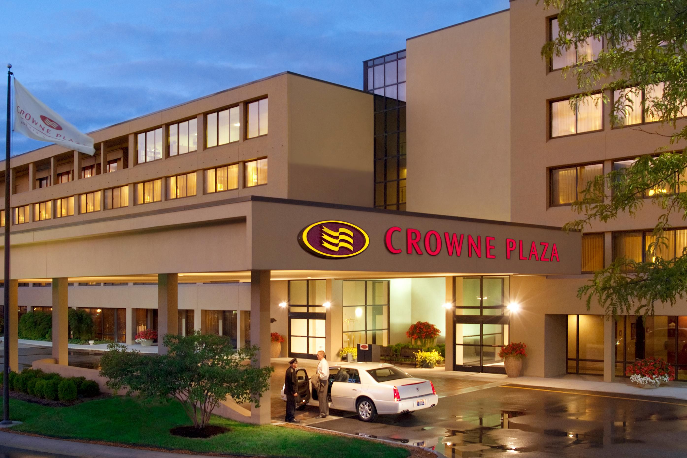 Best hotel to stay few minutes away from the Indianapolis Airport.