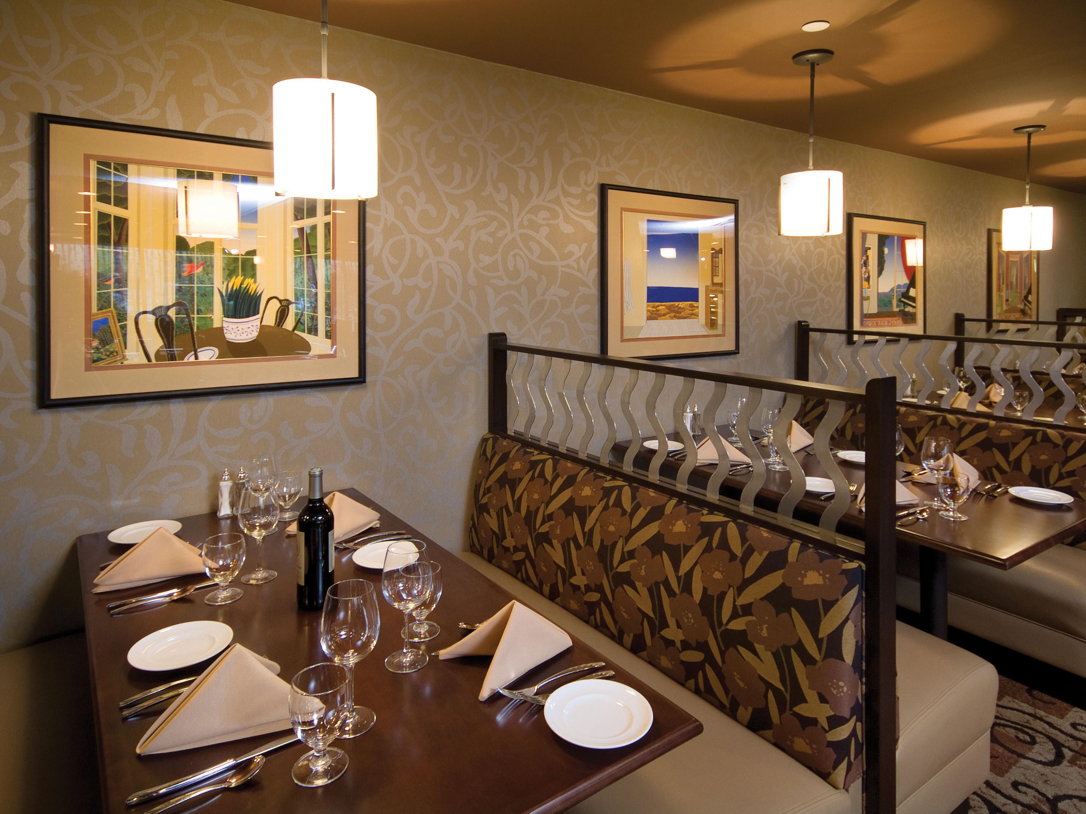 The Landing Restaurant offers breakfast daily with dishes created by our award-winning chef. Outer Marker Lounge is available for dinner. It's the perfect place to relax with an adult beverage while catching up on current events and sports.