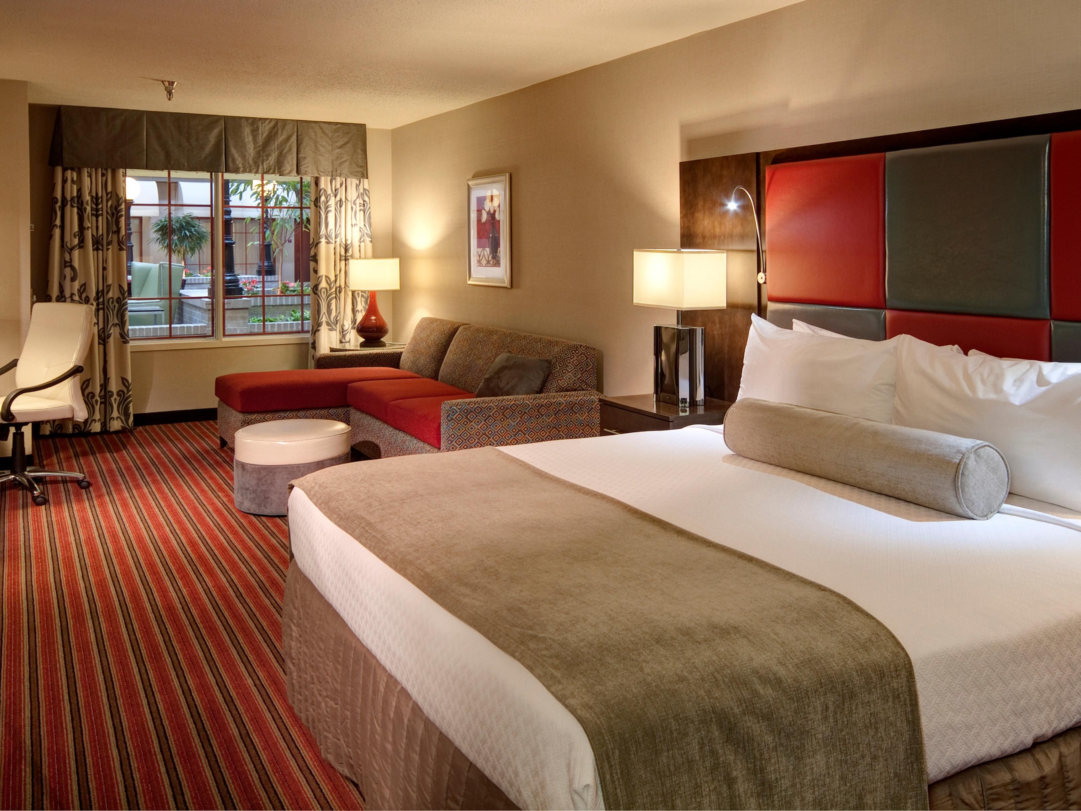 Downtown Hotels Near Convention Center | Crowne Plaza Indianapolis ...