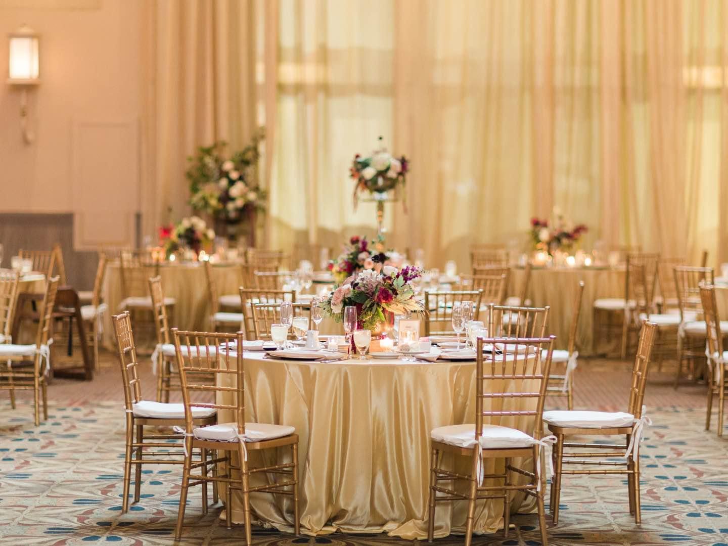With breathtaking venues and impeccable service, weddings at Crowne Plaza Indianapolis Downtown set a new standard in romantic elegance. Our Grand Hall, America's First Union Station, offers  a  palatial and unique venue steeped with history.