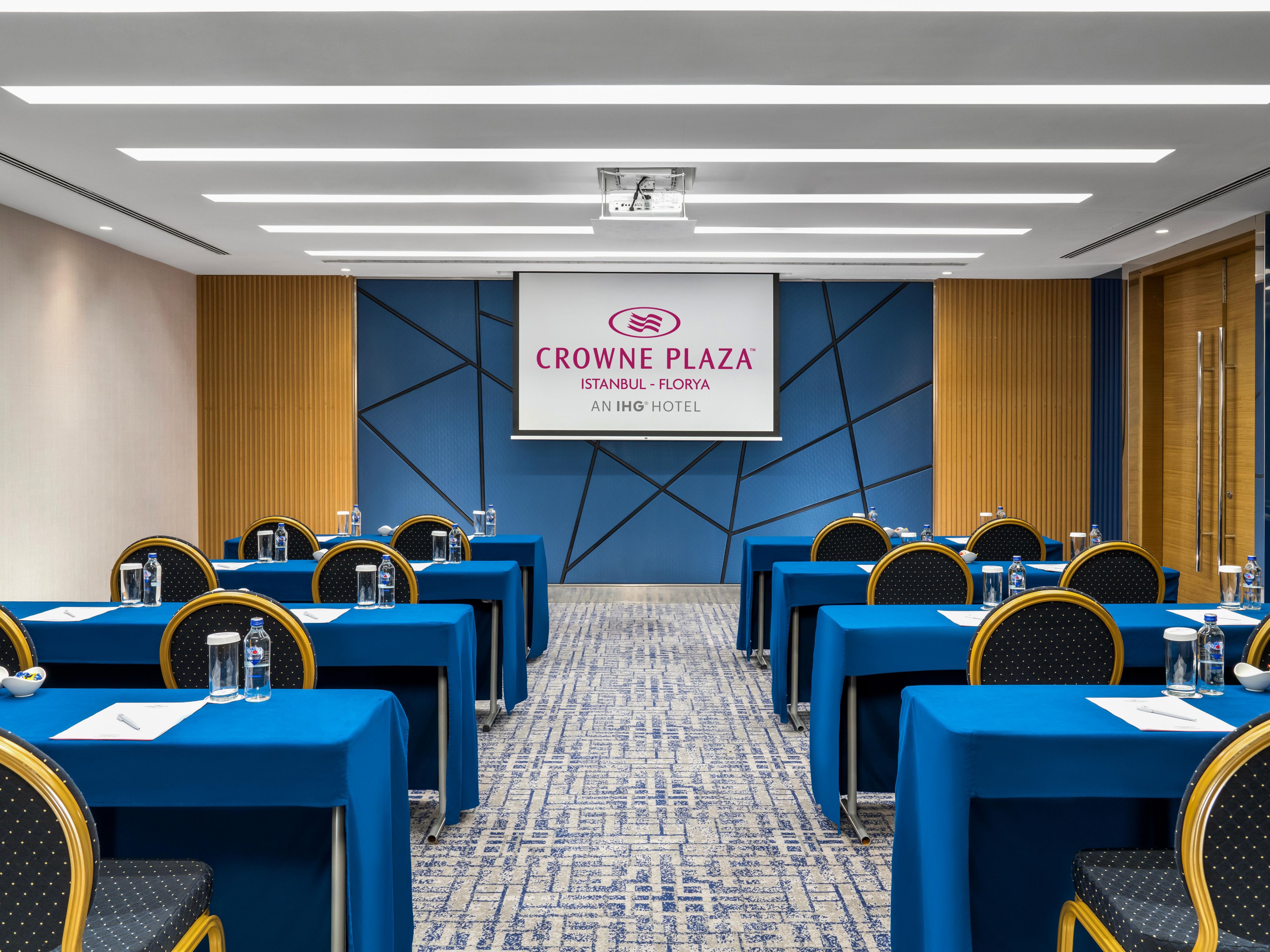 A breakfast buffet, newspapers, and magazines are served for you, as are alcohol and snacks during the happy hour between 5:00 and 7:00pm, Free Internet usage privileges await you. It adds value to your business with its private reception and private meeting room services.