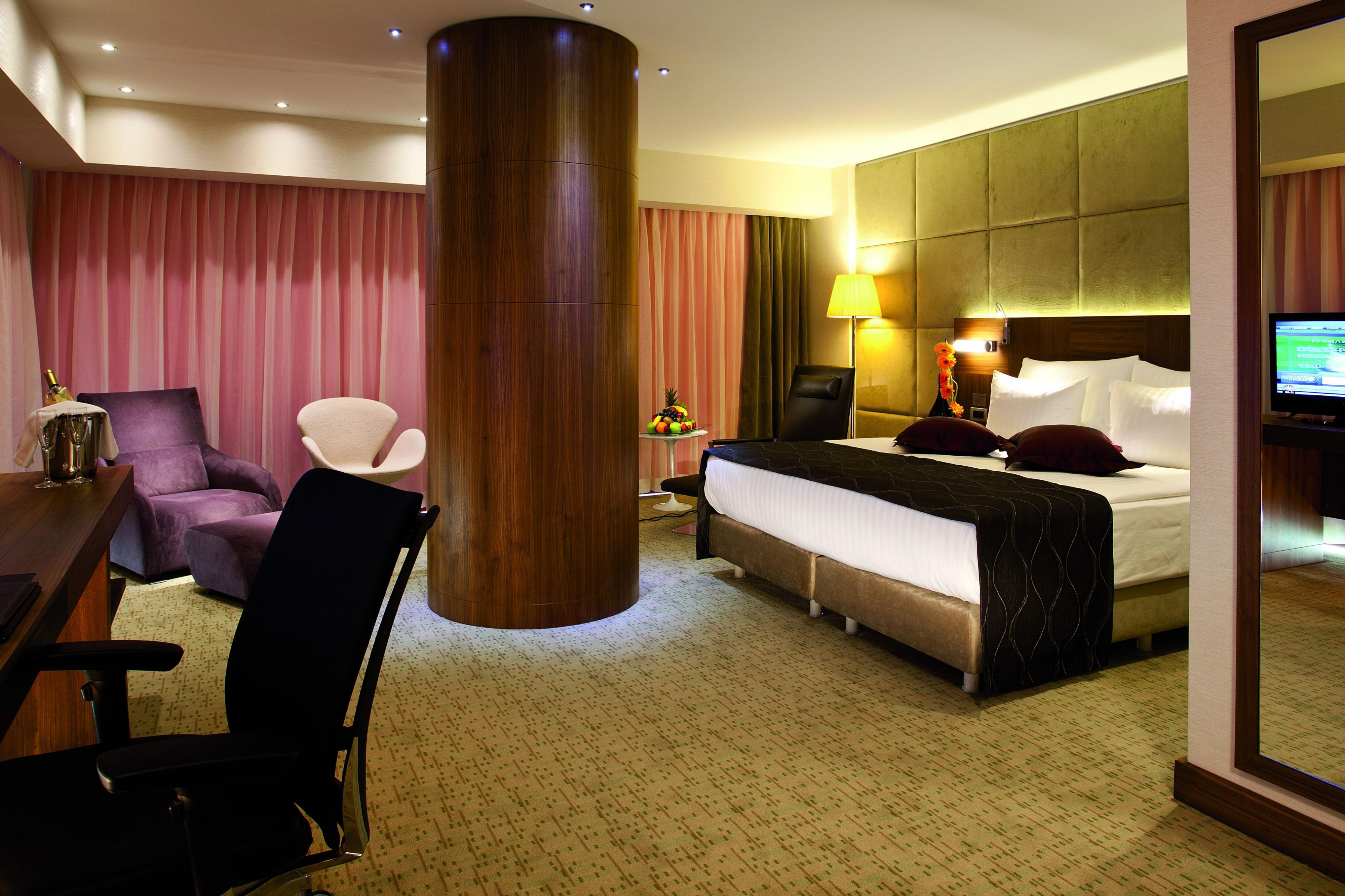 Отель ком. Crowne Plaza Harbiye. Краун Плаза Стамбул. Crowne Plaza Istanbul Harbiye 5*. Crowne Plaza Harbiye 5* (Шишли).