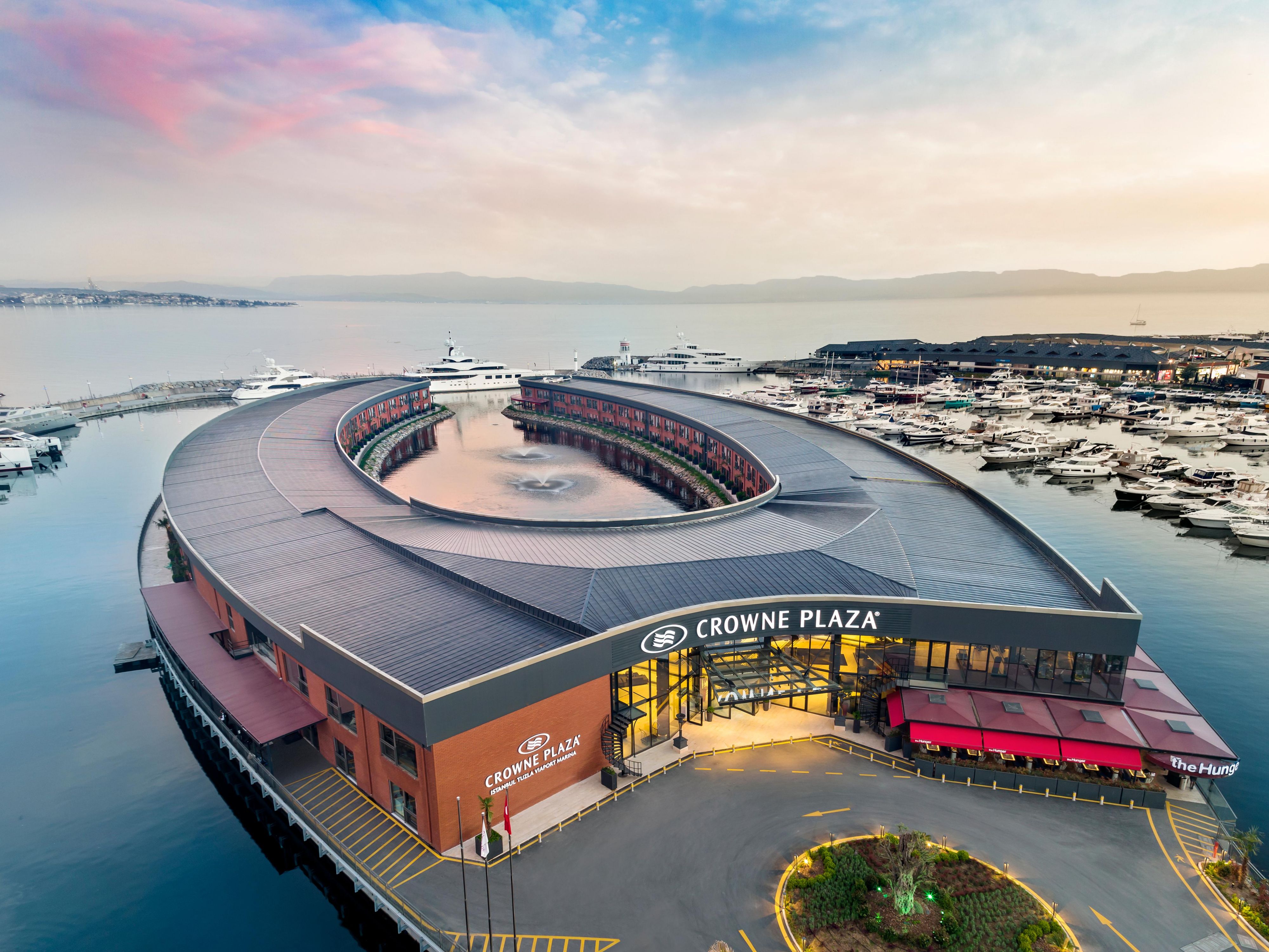 Aquarium, Lion Park, Theme Park which has the fastest Rolling Coster in Turkey, Game Center, and shopping mall with luxury brands within walking distance of our hotel.