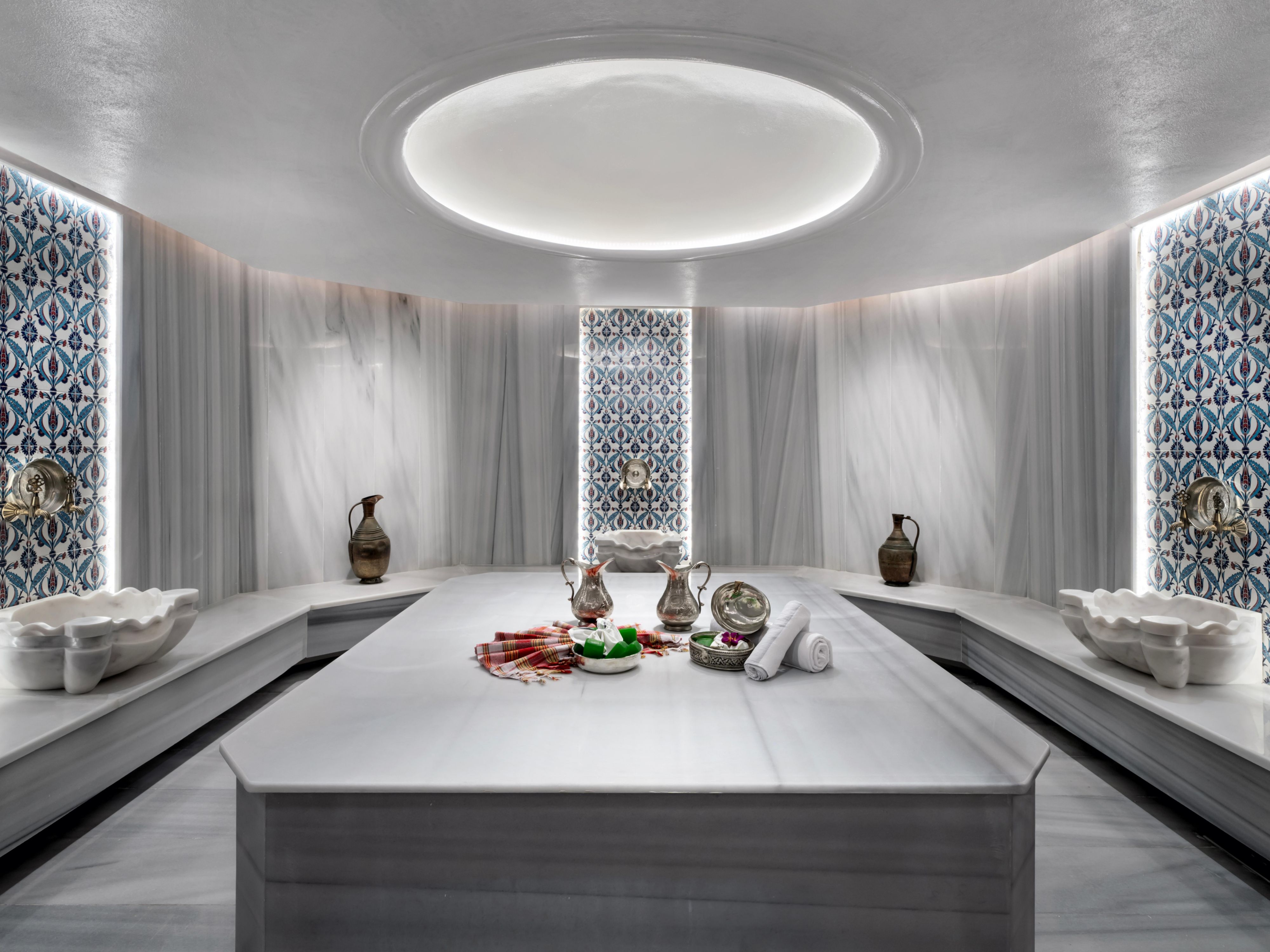Ocean Club Fitness & Spa, offering top-tier SPA and Turkish bath service awaits you to unwind and rejuvenate with a variety of services, including massages from around the world, Far Eastern treatments, rituals, skincare and body treatments.
