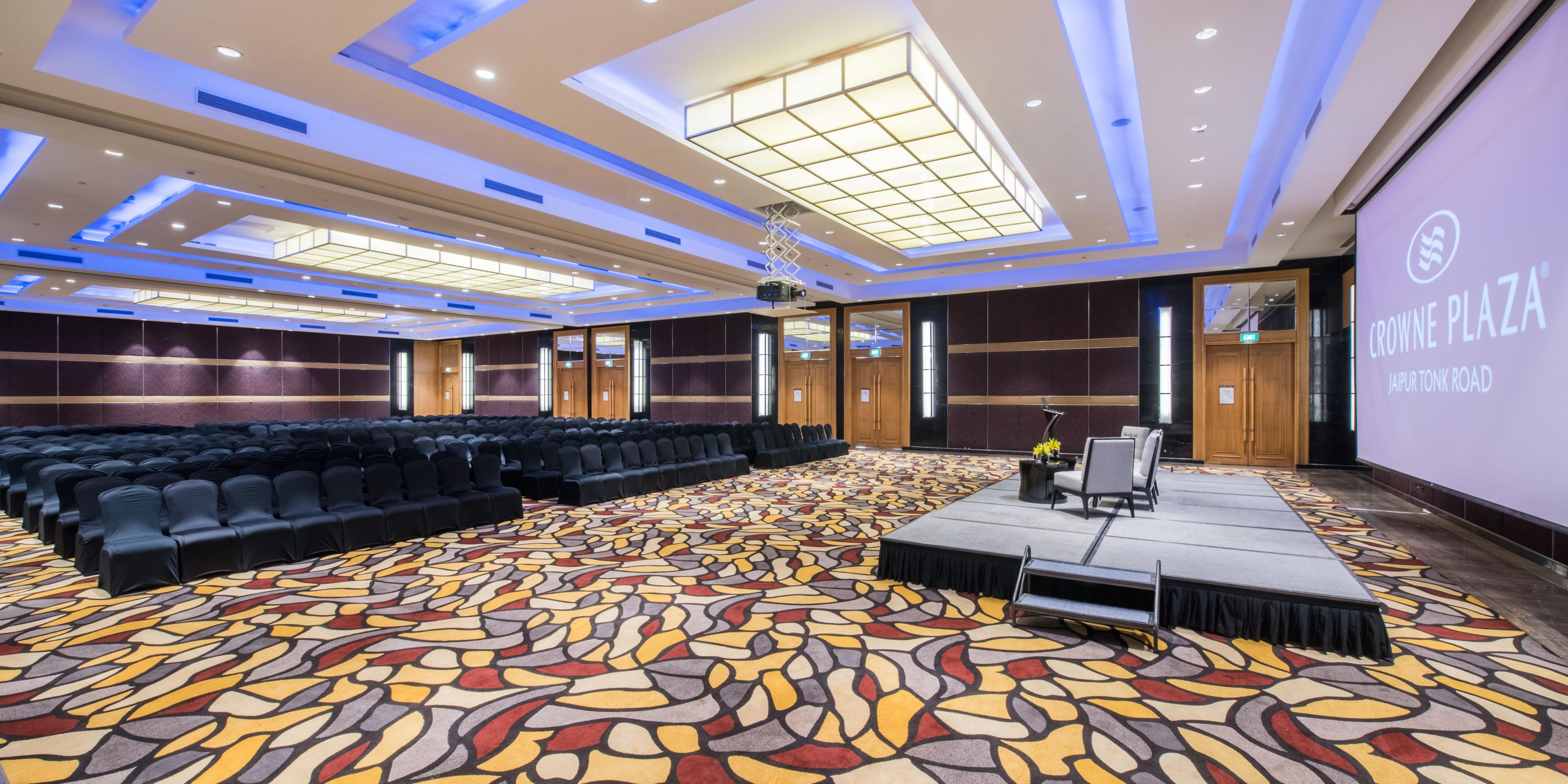 At Crowne Plaza®  Jaipur, a whole bunch of culinary experiences and outstanding entertainment awaits you. Featuring a wide range of award-winning restaurants and bars offering everything, Crowne Plaza® Jaipur is at the cutting edge of cuisine and entertainment giving you a world of choices at your fingertips.