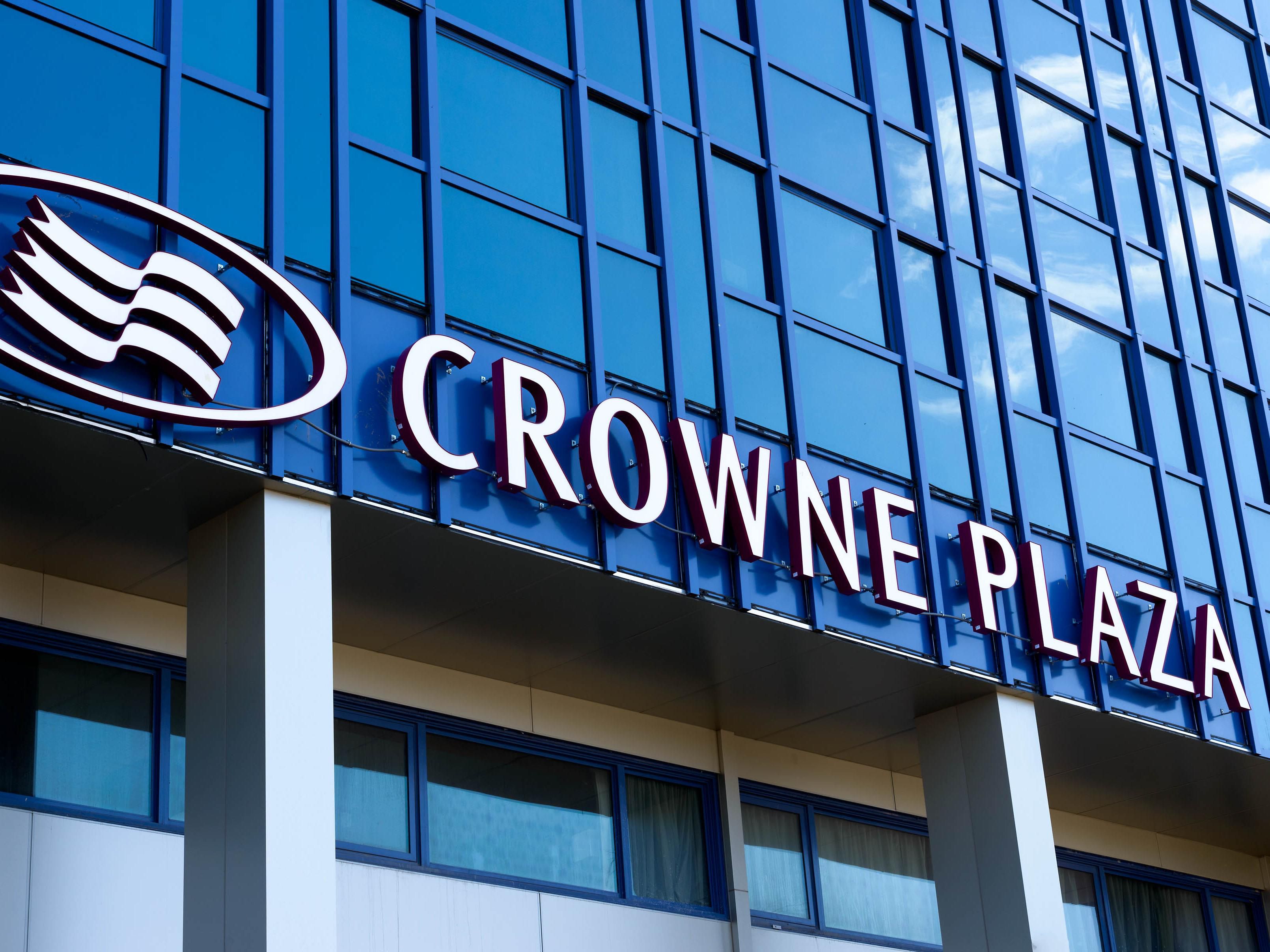 Our hotel is proud to offer our guests a complimentary 24-hour shuttle to and from JFK Airport, running every 30 minutes. We have pickup and drop off locations conveniently located at both the passenger and cargo areas. Call us upon arrival for pickup options.