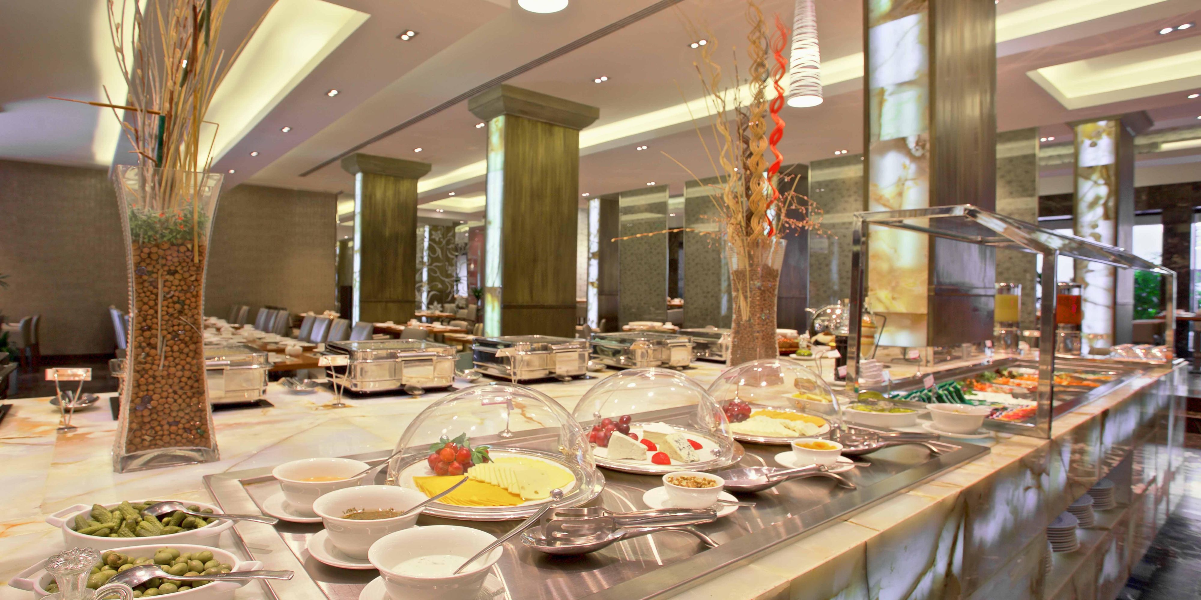 Total 99+ imagen crowne plaza buffet Abzlocal.mx