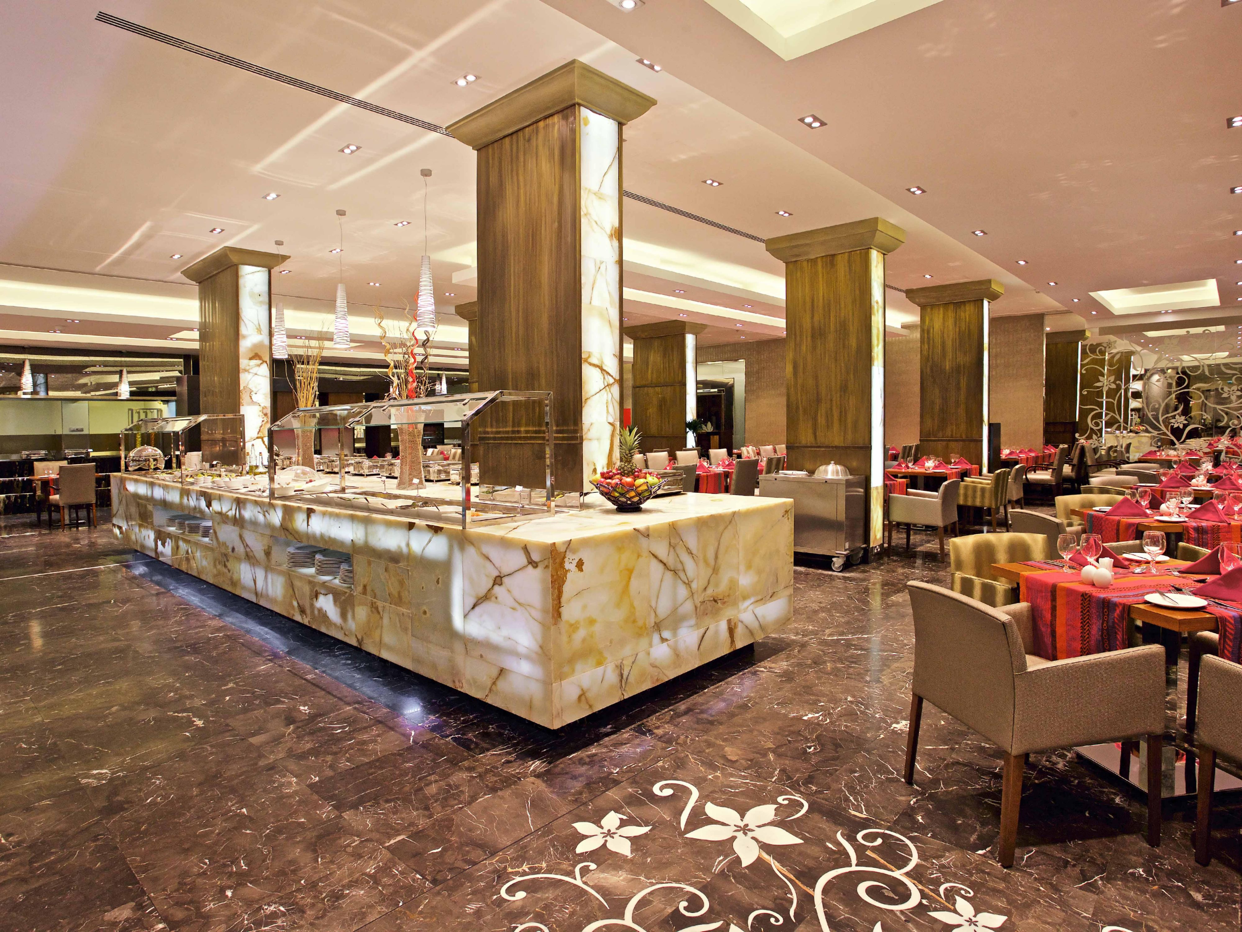 Al Zahra Restaurant, our all-day dining venue, invites you to enjoy daily buffets featuring live cooking stations, complemented by an à la carte menu. Gather with family, friends or colleagues in our elegant space with a private entrance. Delight in an international buffet for lunch and explore new culinary horizons with our themed dinner buffets.