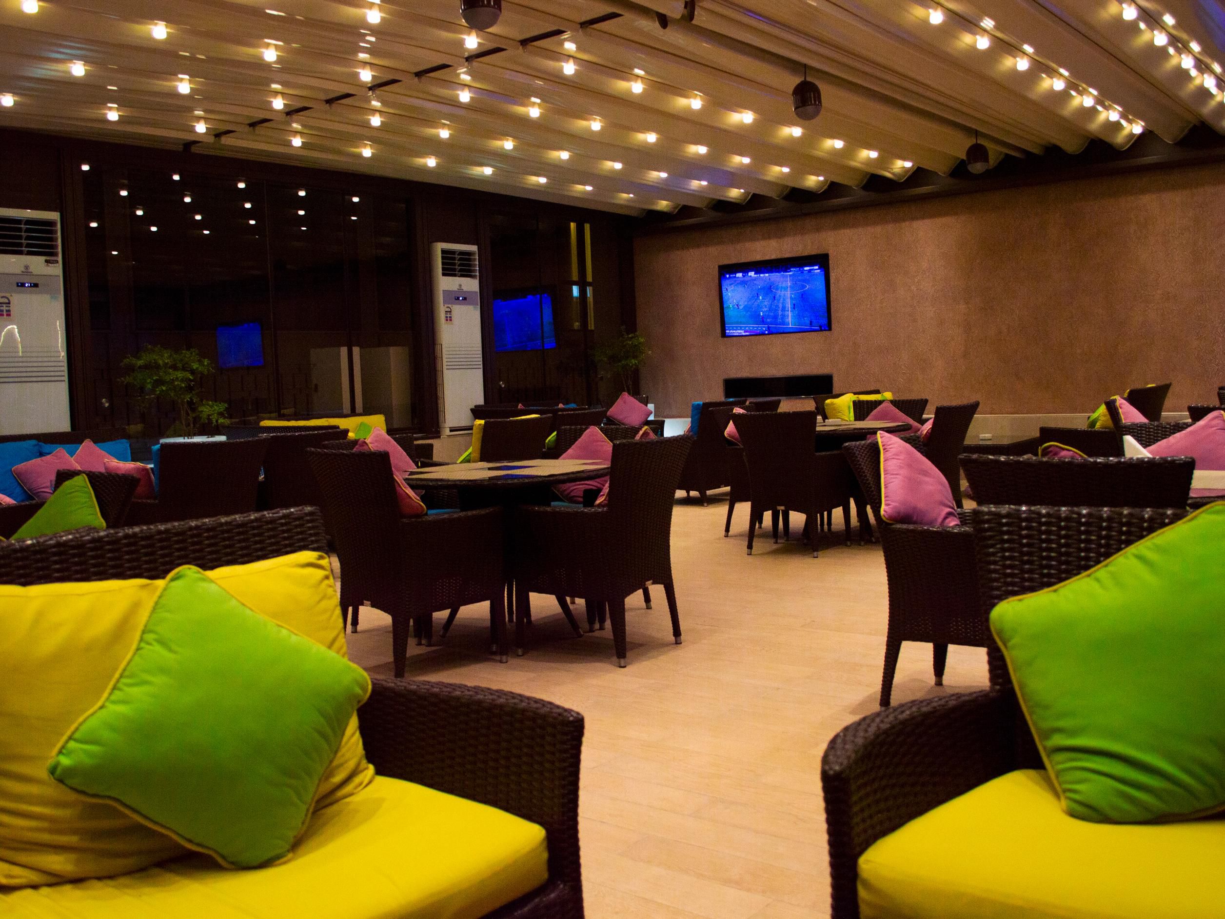 Discover our newly revamped Bridge Café, a delightful spot on the first floor offering poolside comfort and culinary treats. You can enjoy serene pool views while indulging in our updated menu. Catch the day’s football matches on large screens while meeting with friends, or grab something to eat while spending a leisurely day by the pool.