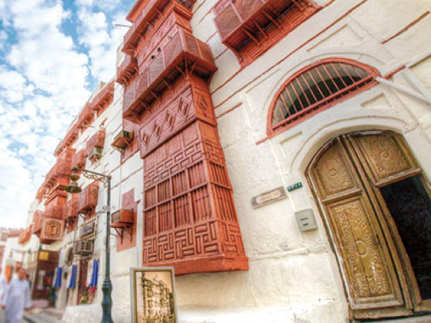 Crowne Plaza Jeddah Hotel is located in the heart of Jeddah, in Al Balad, which is only five minutes away. This  offers you the chance to explore the old districts and enjoy the beauty of their authentic architecture.
