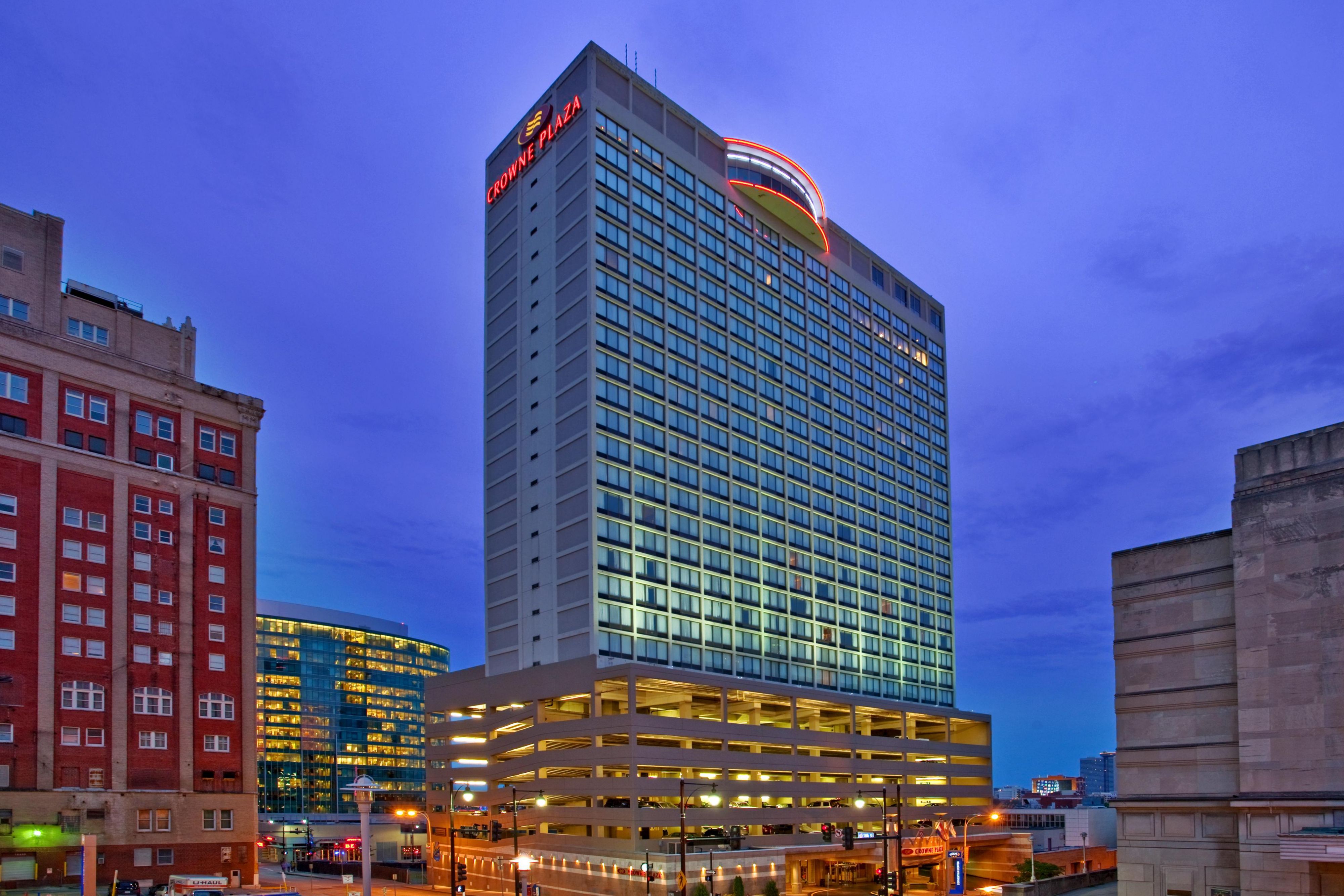 Crowne Plaza Kansas City 2718736293 3x2