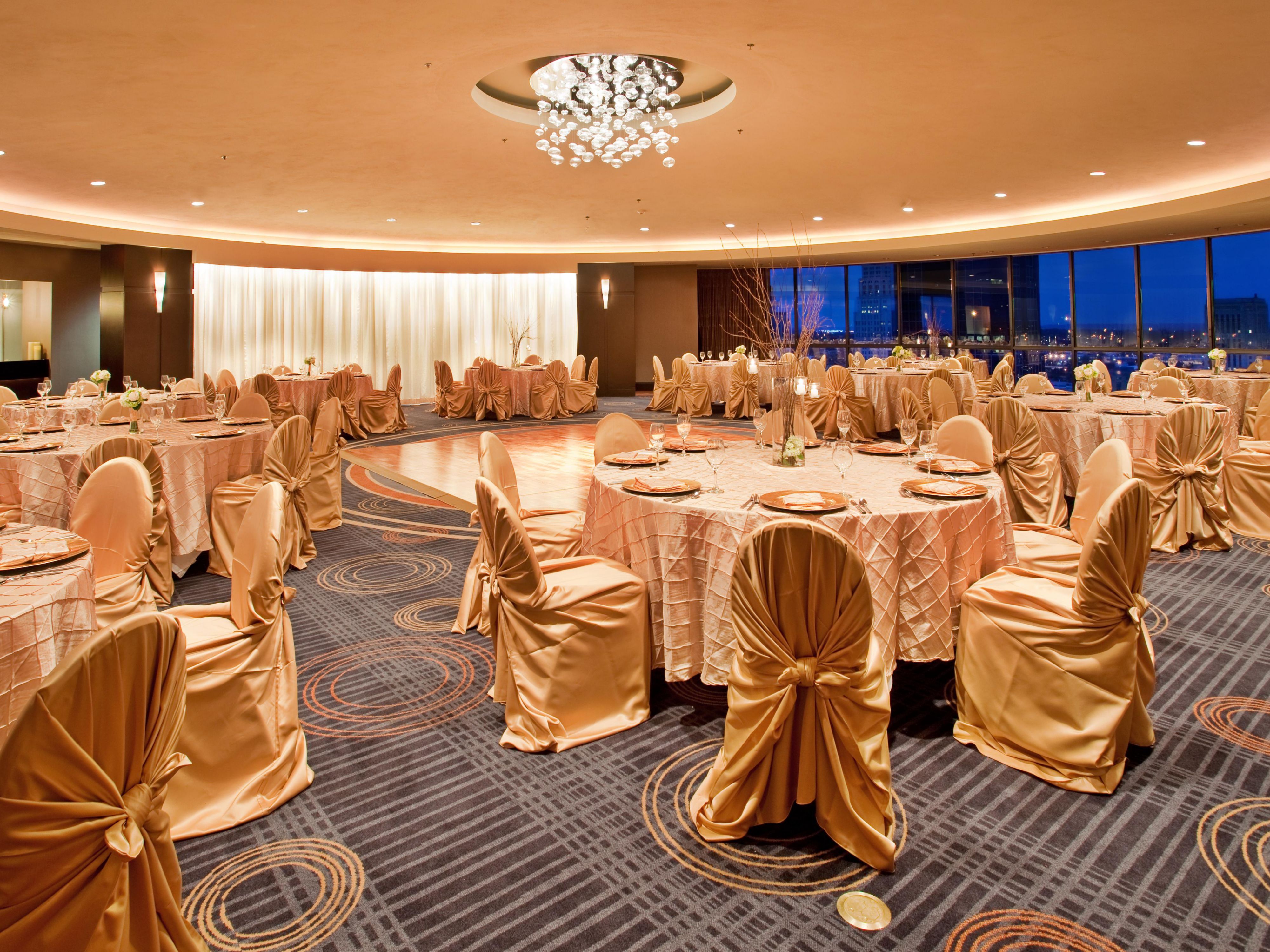 With nearly 15,000 square feet and nine conference rooms, our hotel's flexible meeting space is outfitted with audio-visual technology to ensure successful events. Plus, our stunning Starlight Ballroom features breathtaking views of downtown Kansas City. Our hotel's Meetings Director will help you plan the perfect event.
