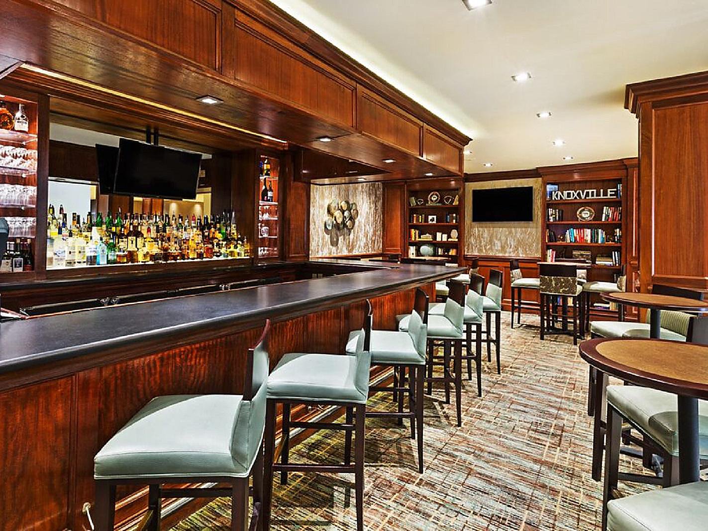 Mahogany S Restaurant Crowne Plaza Knoxville Downtown University