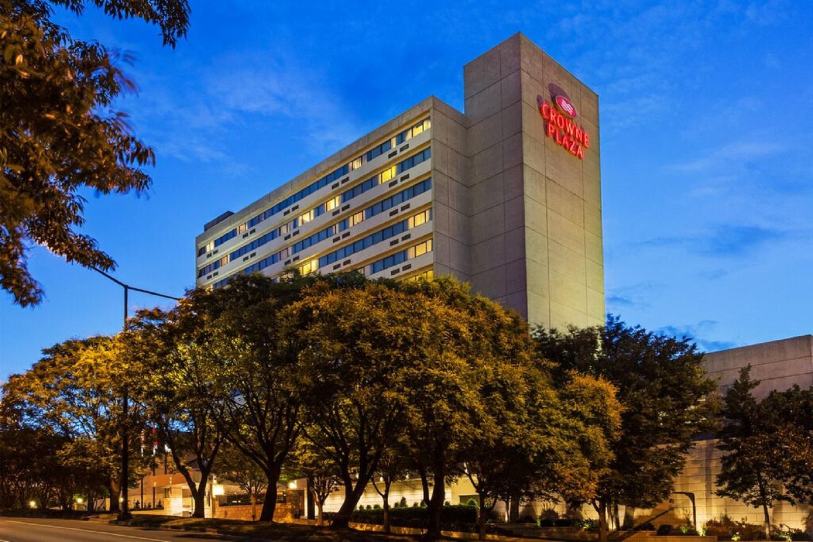 Welcome to the Crowne Plaza Knoxville!