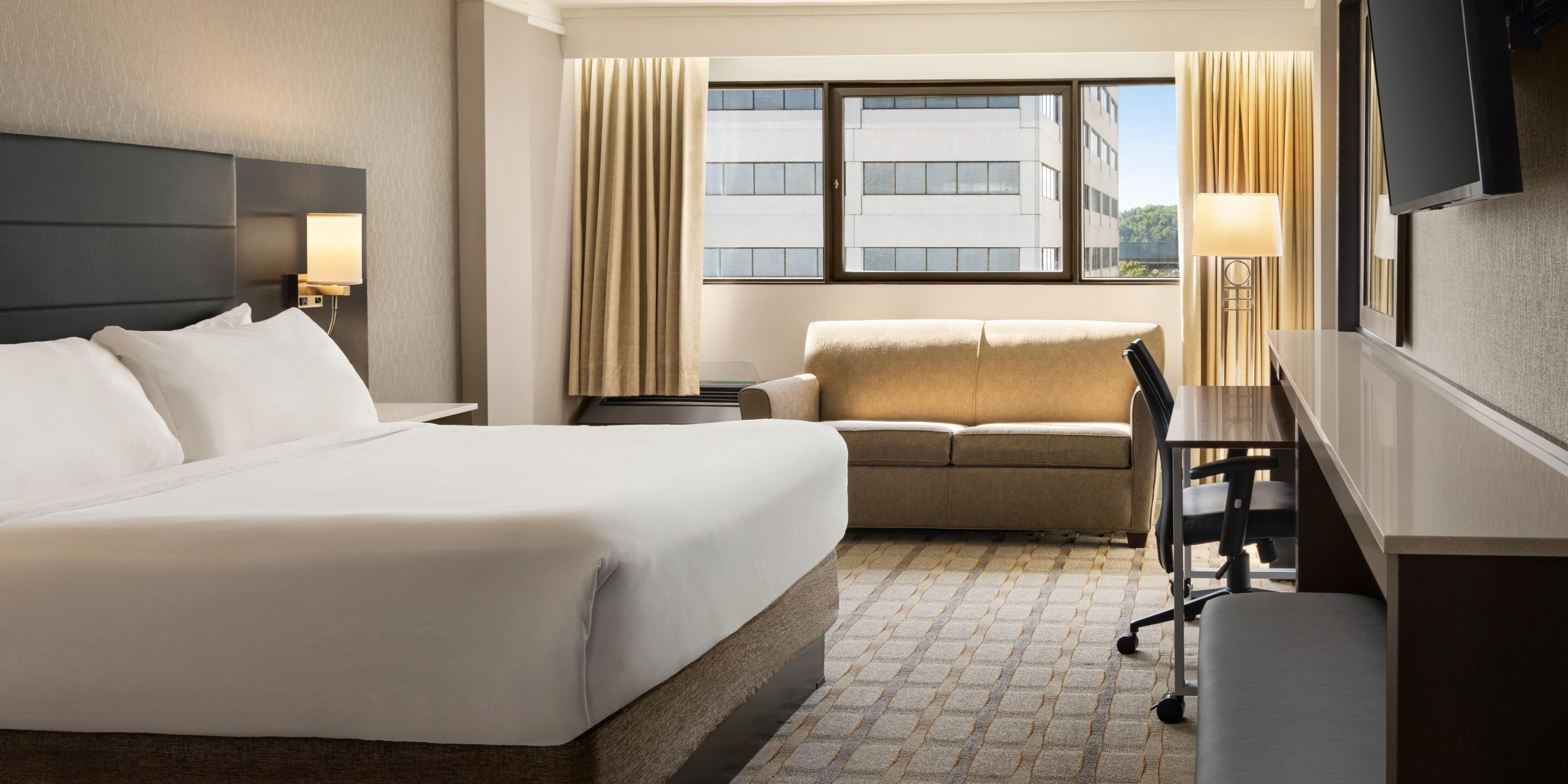One queen bed room