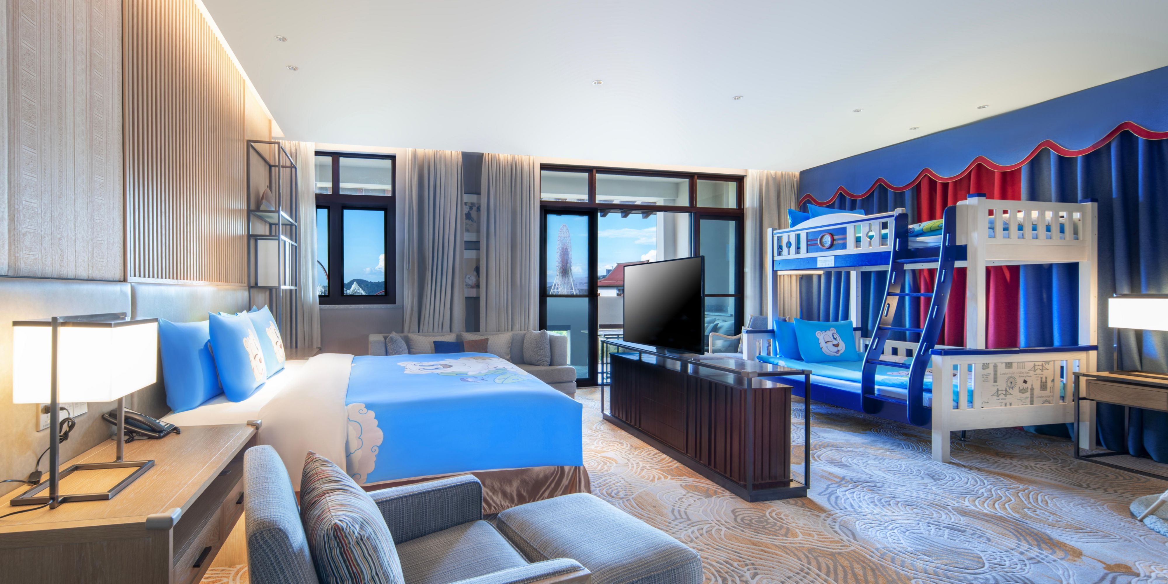 In addition to being equipped with a children's playground as a parent-child supporting facility, the hotel also has multiple parent-child themed guest rooms to meet the family's vacation needs.