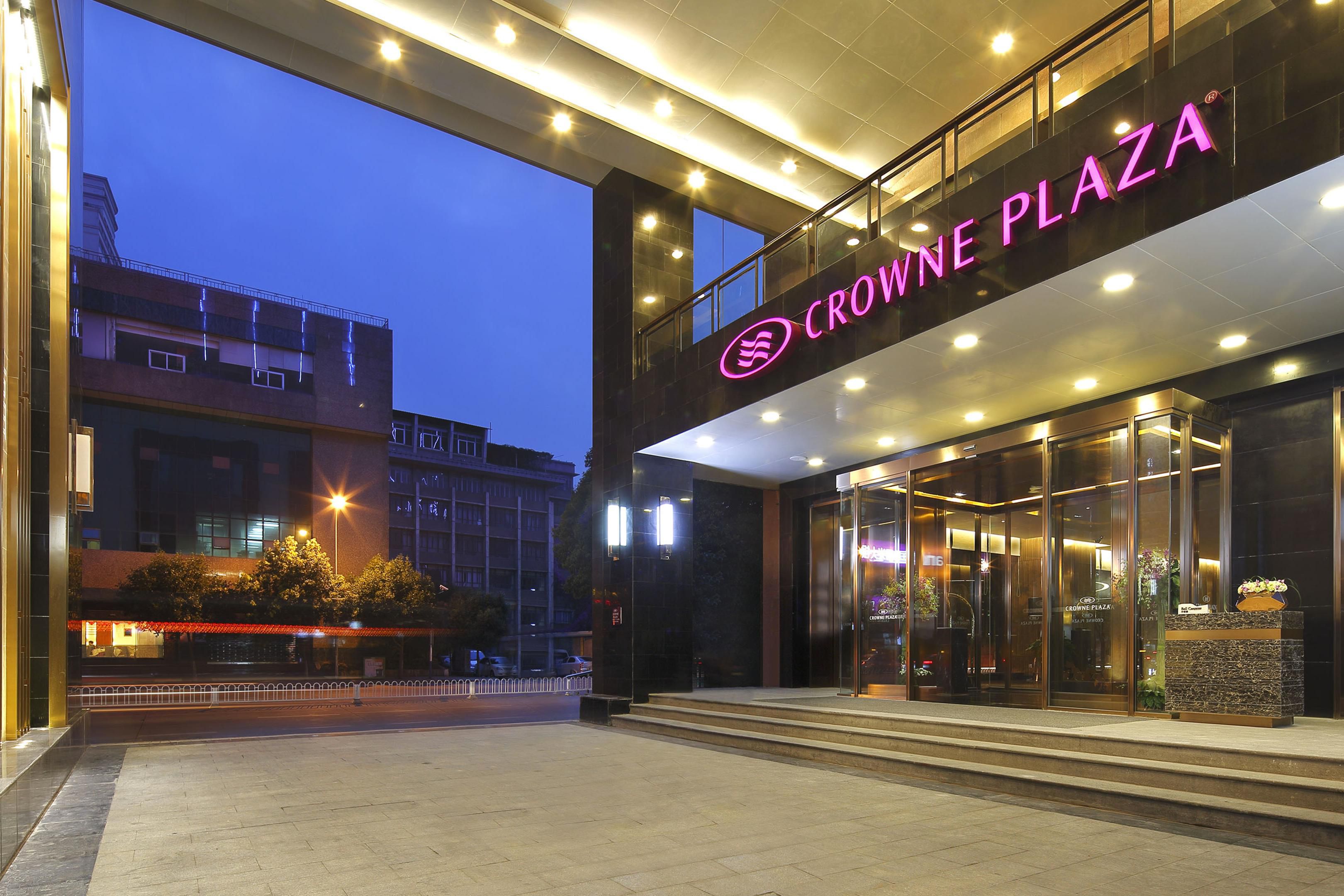 Crowne Plaza Kunming Center Hotel Entrance