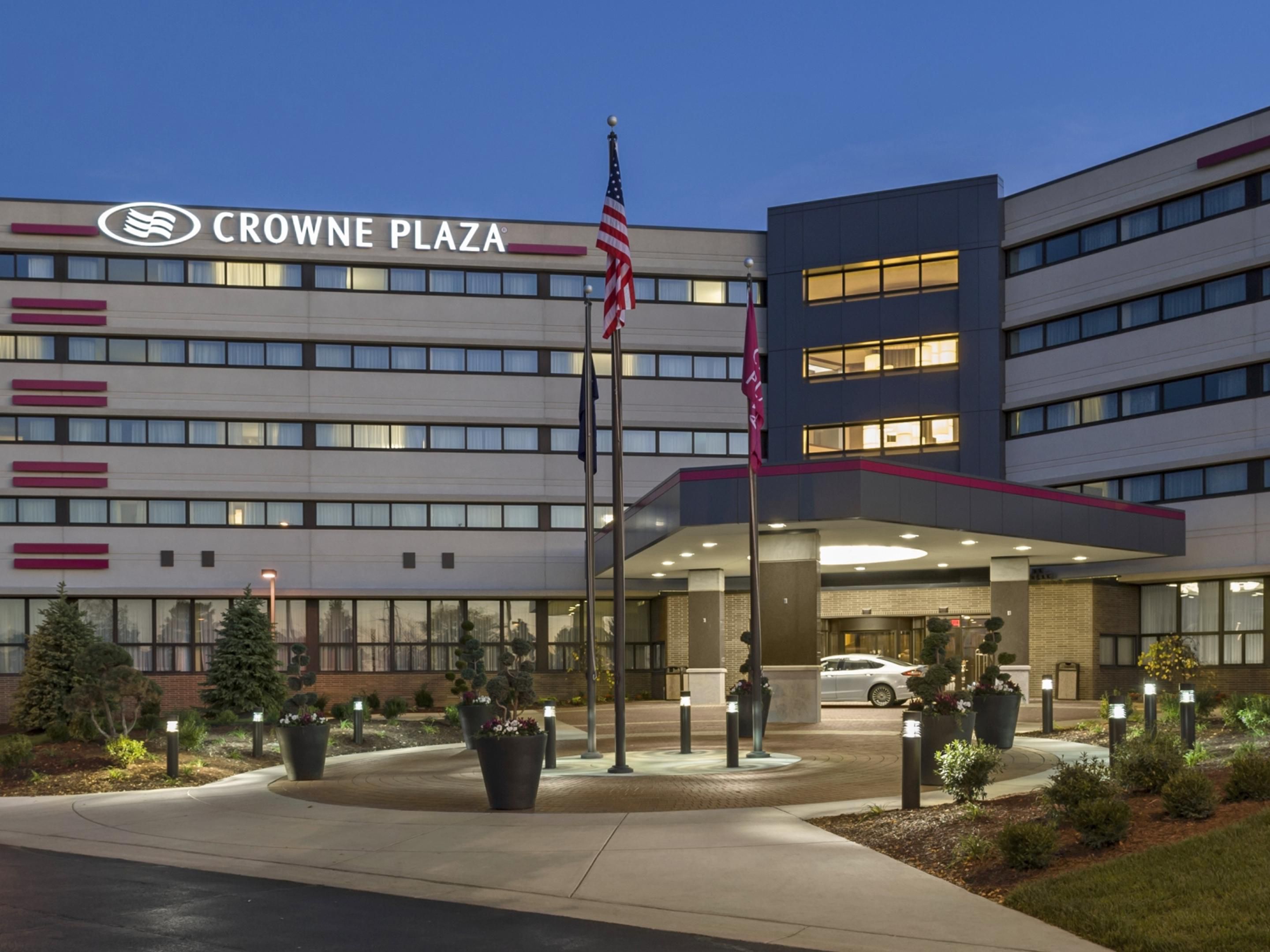 Bem-vindo ao Crowne Plaza Lansing!
