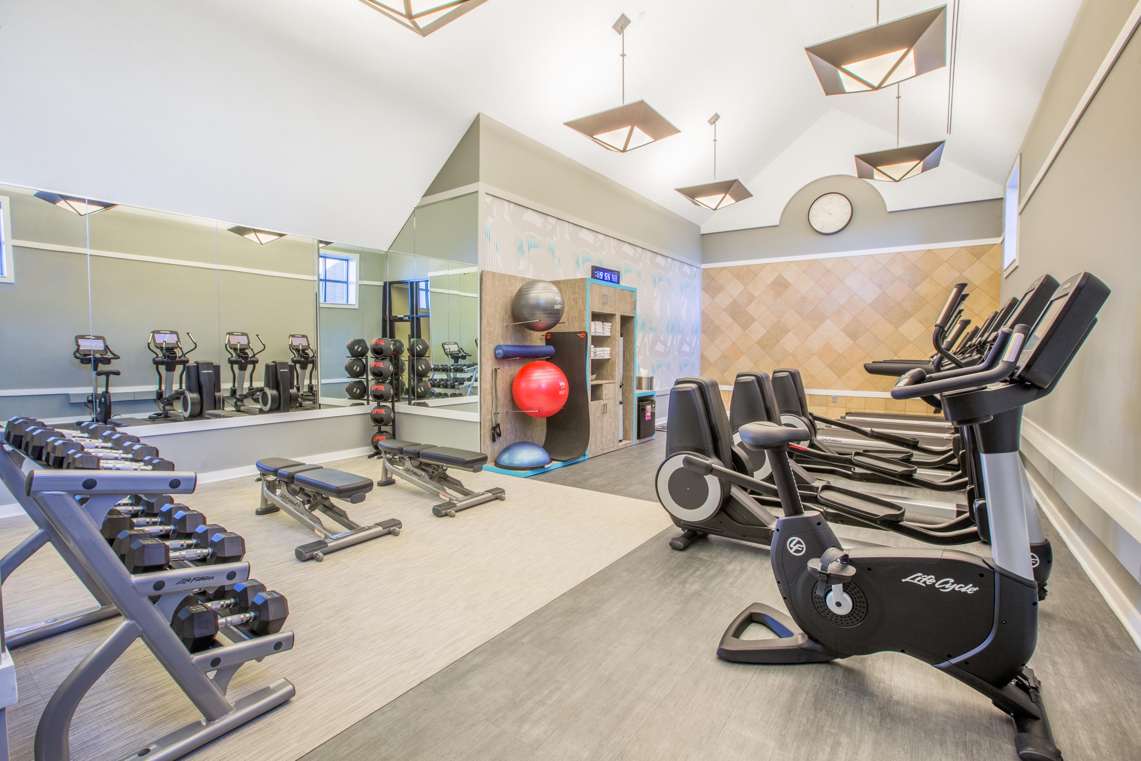 Hotels with fitness center in Lansing MI