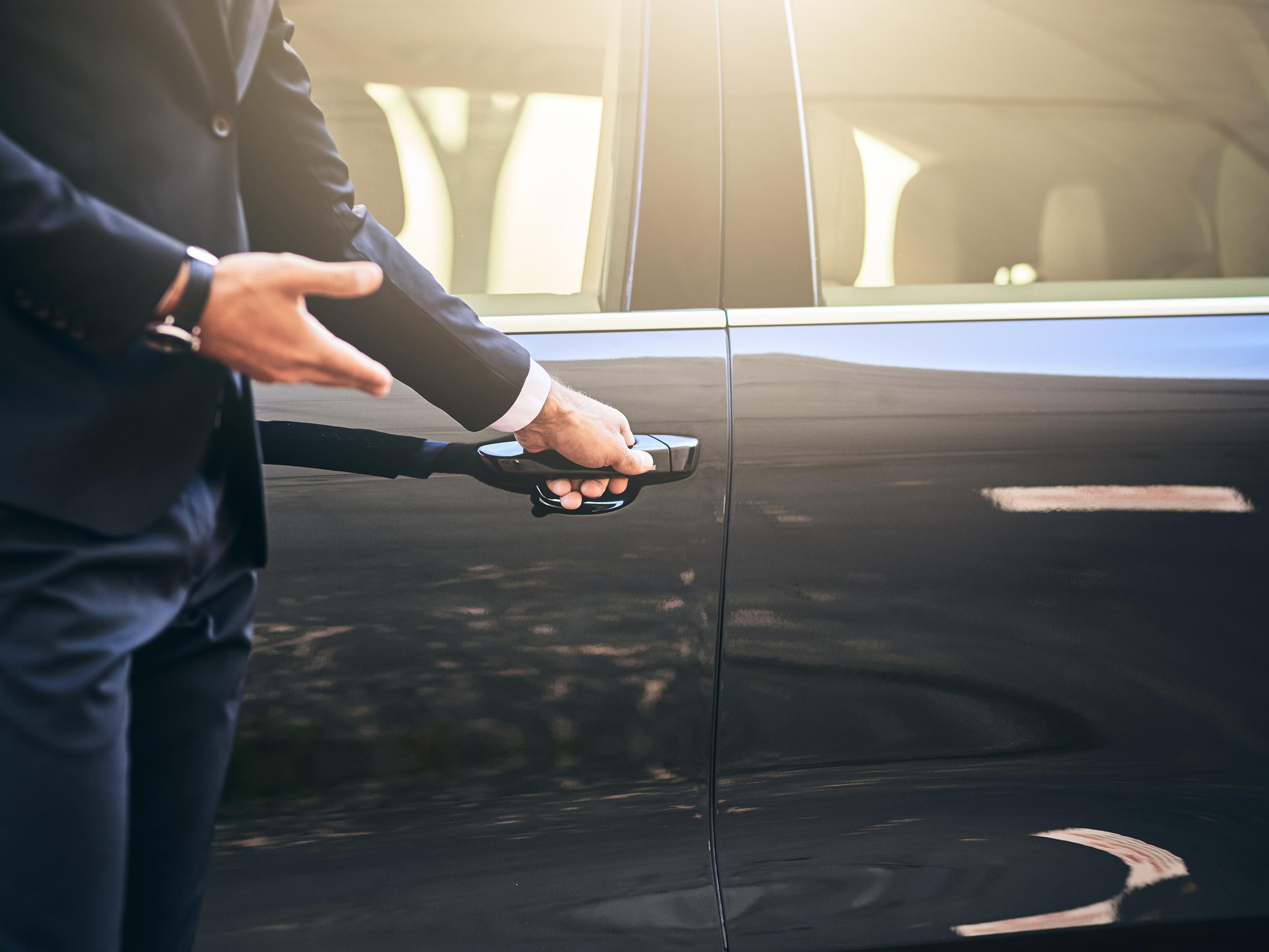 Hotel guests and event attendees will enjoy complimentary parking in our large, well-lit lot. We also offer overflow parking to accommodate everyone who attends larger events at our Lansing hotel and an easy in, easy-out surface lot for buses and large-scale vehicles. 