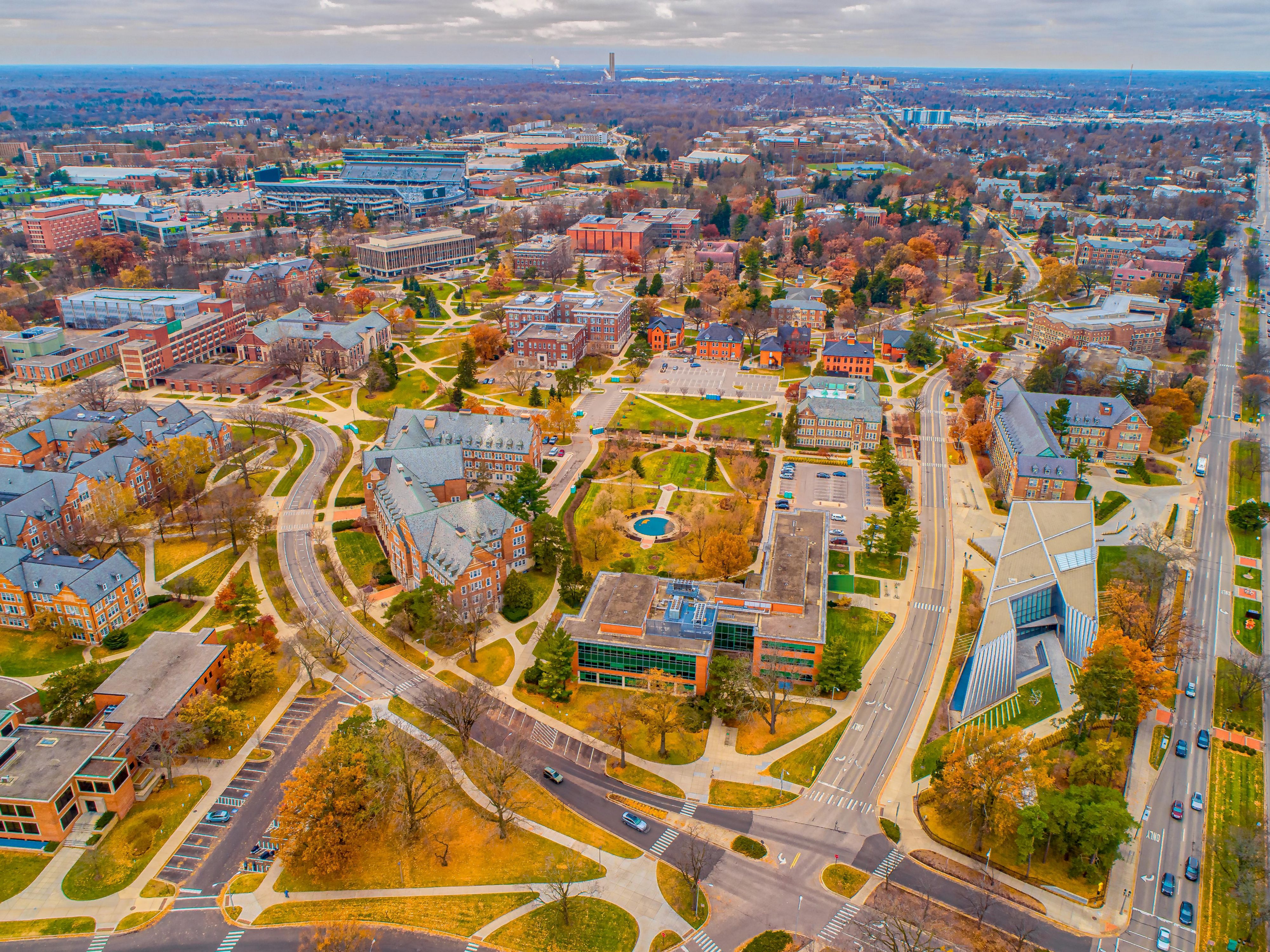 Our hotel is conveniently located near the I-496, I-69, and I-96, giving our guests easy access to the best attractions, shopping, and dining in and around Lansing. We're also located near major manufacturing and distribution centers, including Amazon, Meijer, and General Motors.  