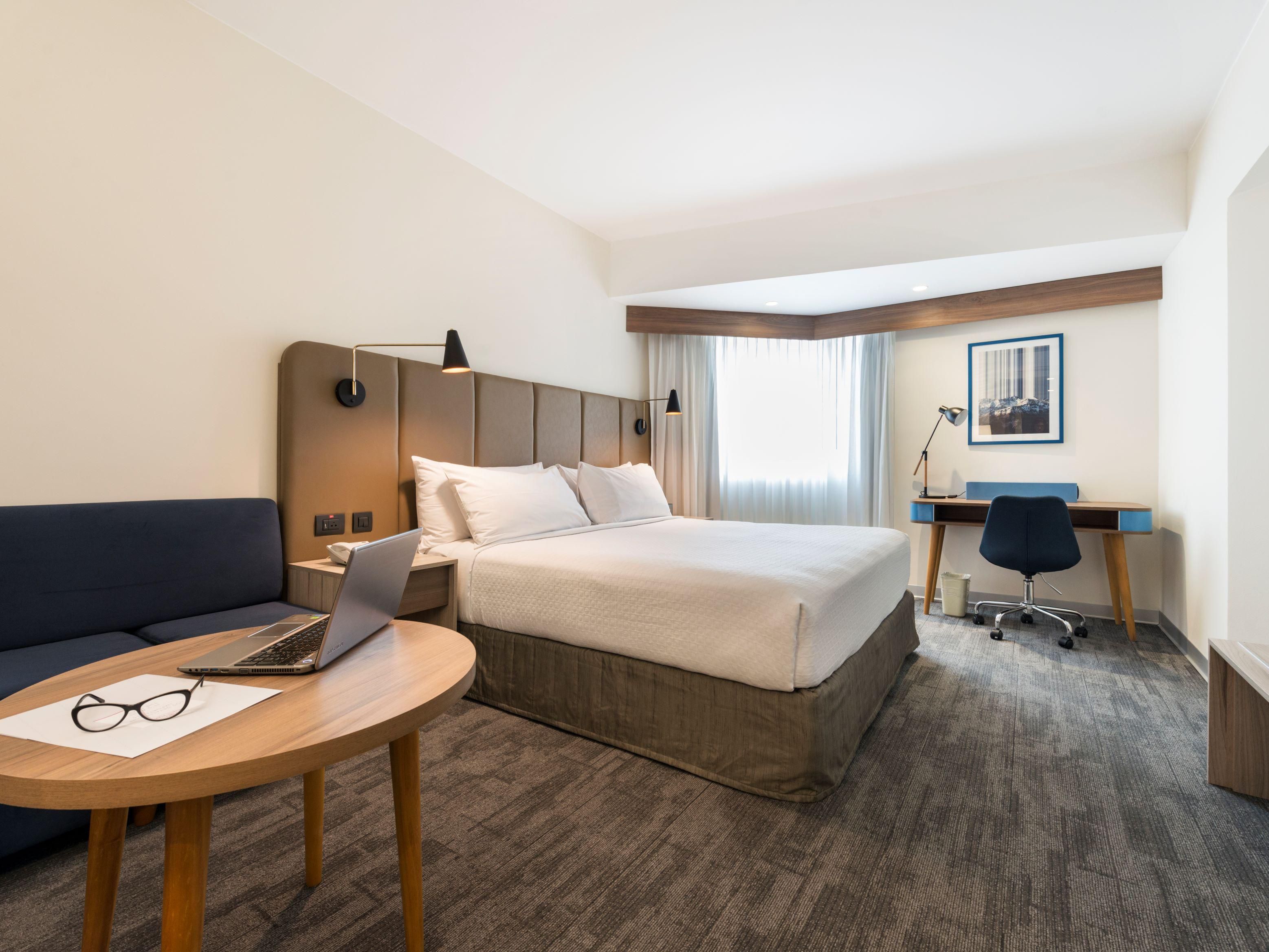 Our rooms have been remodeled with a much more modern essence, thinking about the needs and requirements of all our guests.

This is the time to live the experience of staying in the renovated rooms at Crowne Plaza Lima Miraflores and get to know one of the most touristic districts in Lima.

We wait for you soon!