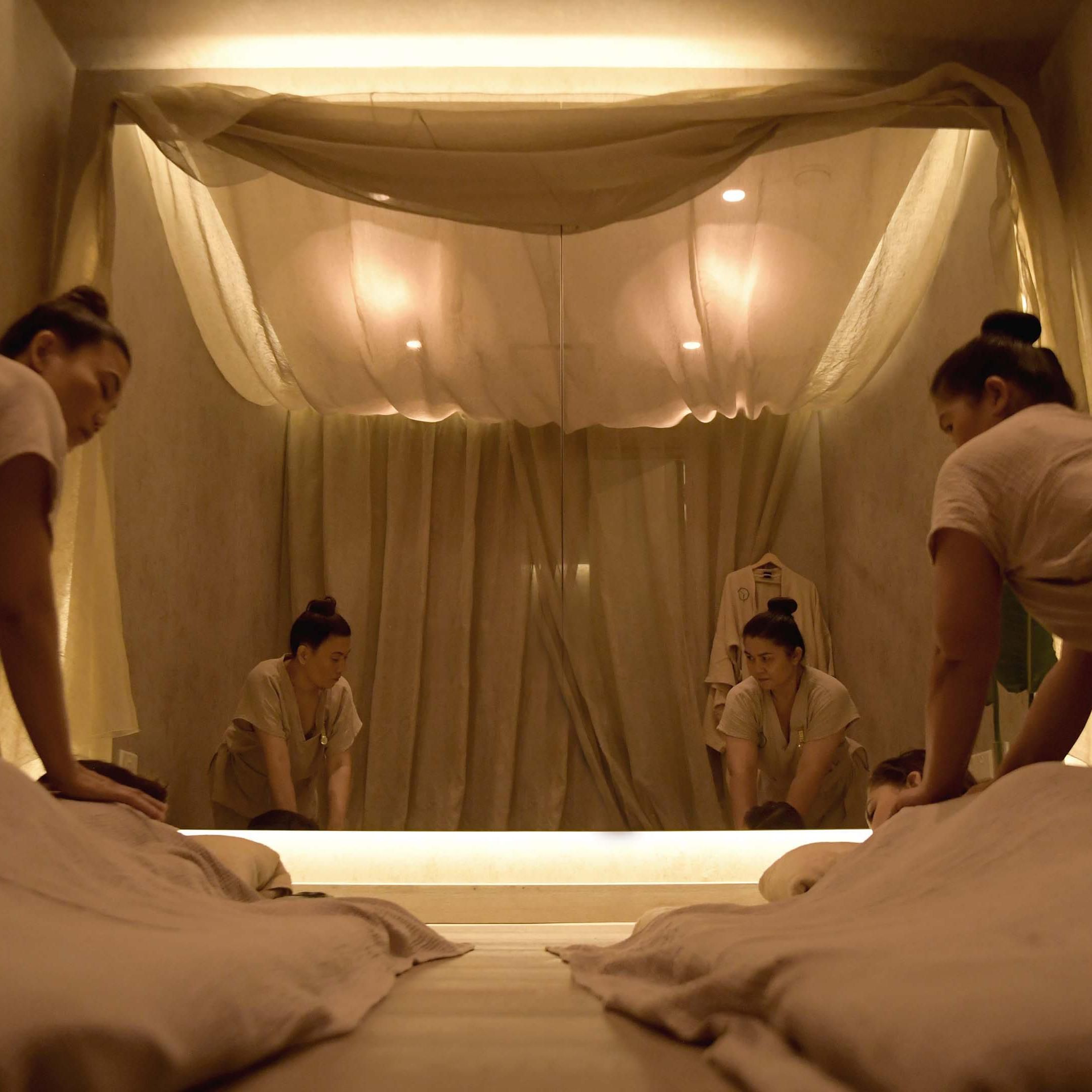 The Ultimate Authentic Thai Couple&#39;s Massage Experience