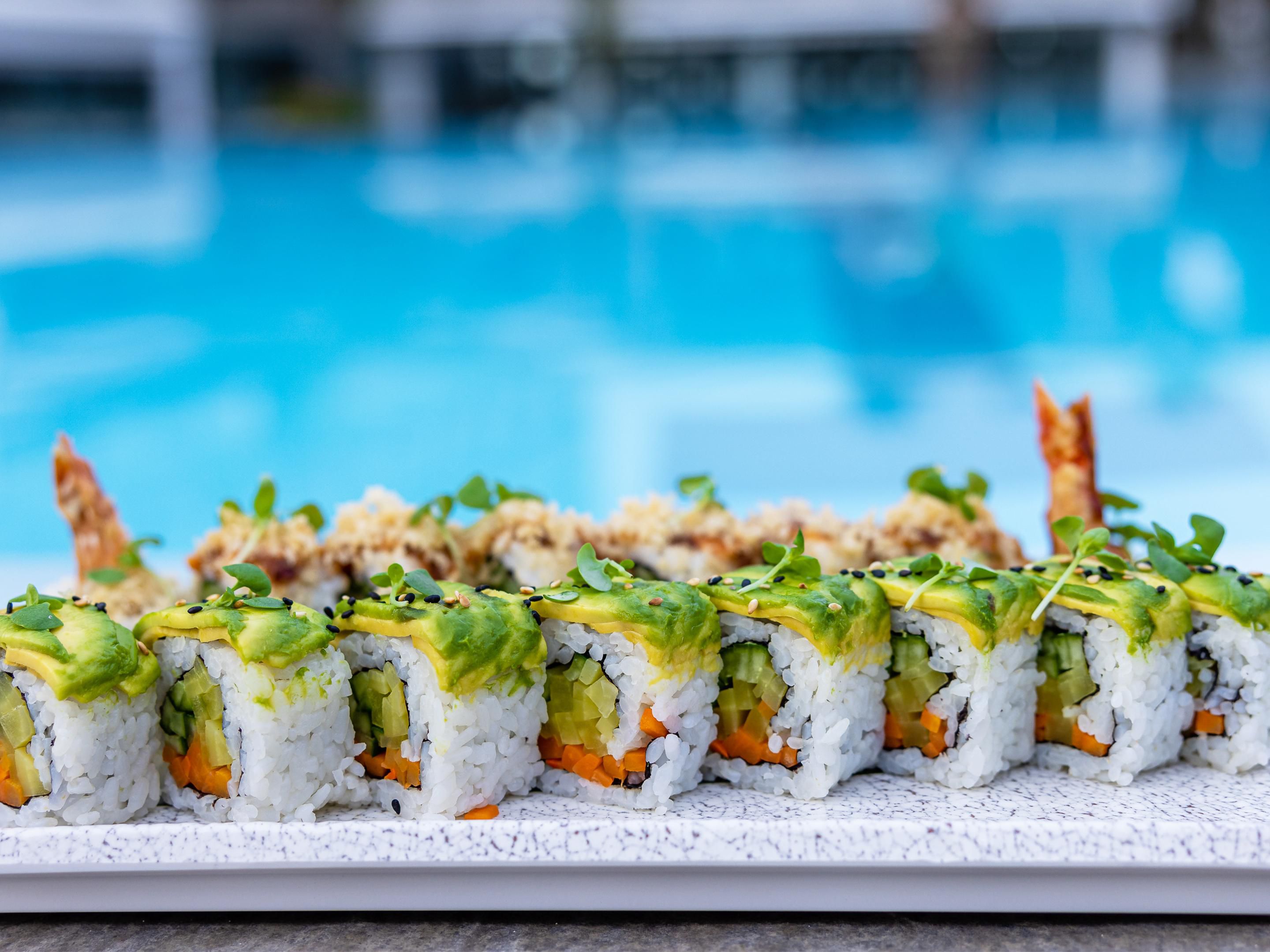 海 Kai significa mar em japonês. Descrito por vários revisores do TripAdvisor como o “melhor sushi em Limassol”, servimos uma variedade de pratos de nightiri, sashimi, maki e combinado em nosso renomado restaurante. Uma pequena seleção de pratos quentes também está disponível, incluindo sopa ramen, dim sum e tempuras.