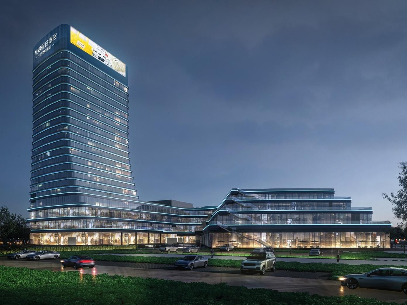 The hotel features nearly 2,500 square meters of flexible meeting space, including a grand ballroom of 1,100 square meters for up to 1,100 attendees and nine additional function rooms for various events. Each venue is equipped with advanced audiovisual systems. An expansive outdoor lawn next to Olympic Park is perfect for weddings, art exhibitions,