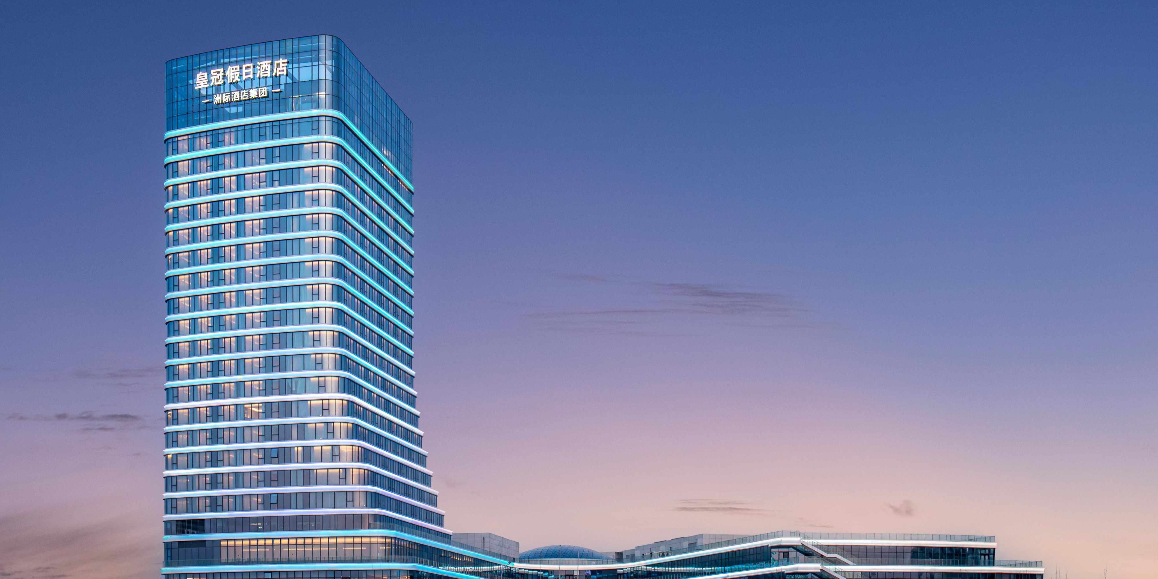 $hotelInfo.mediaDetails.welcomePhotos.primaryPhoto.caption}